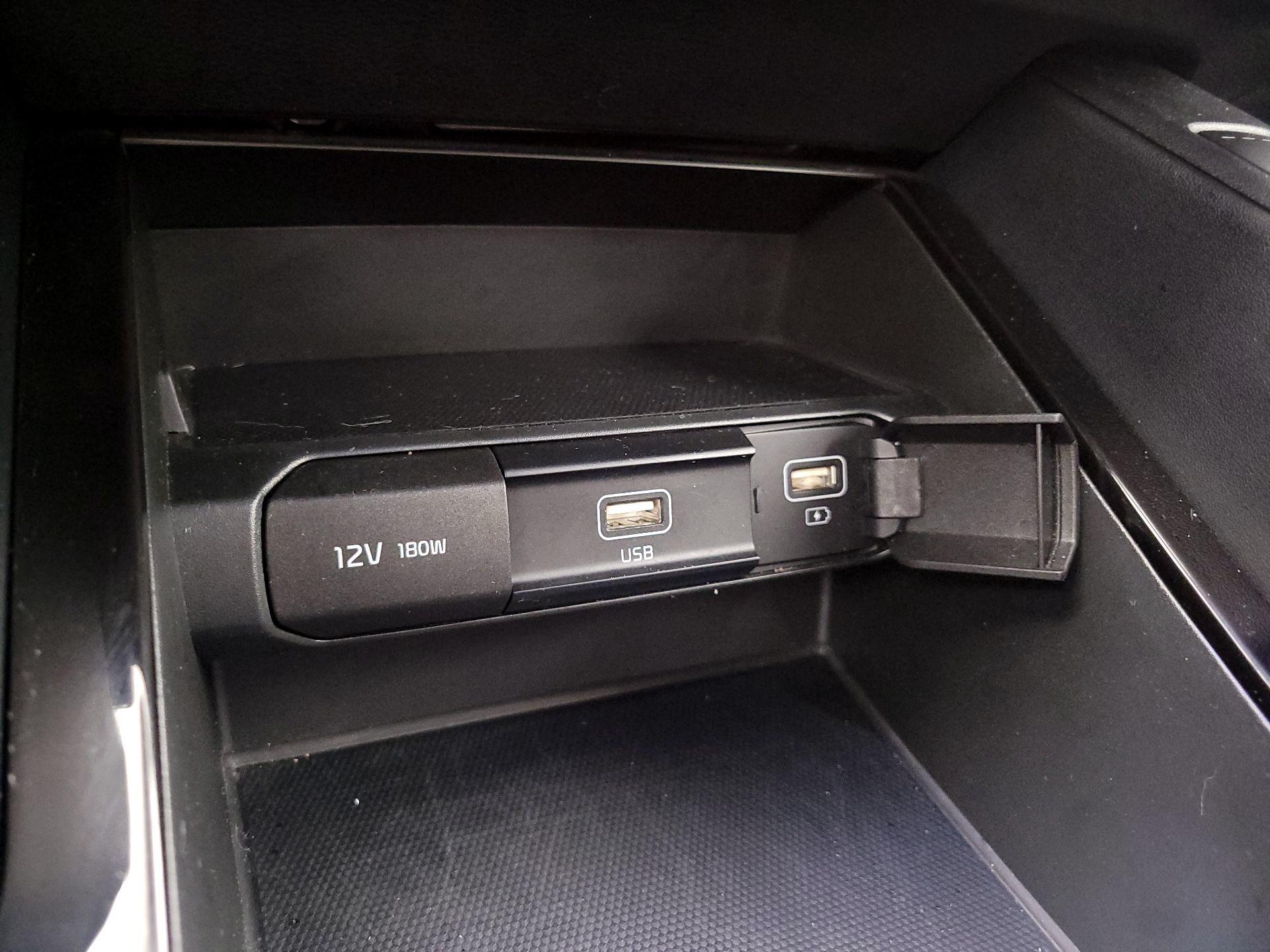 Thumbnail: 2020 Kia Telluride - 18