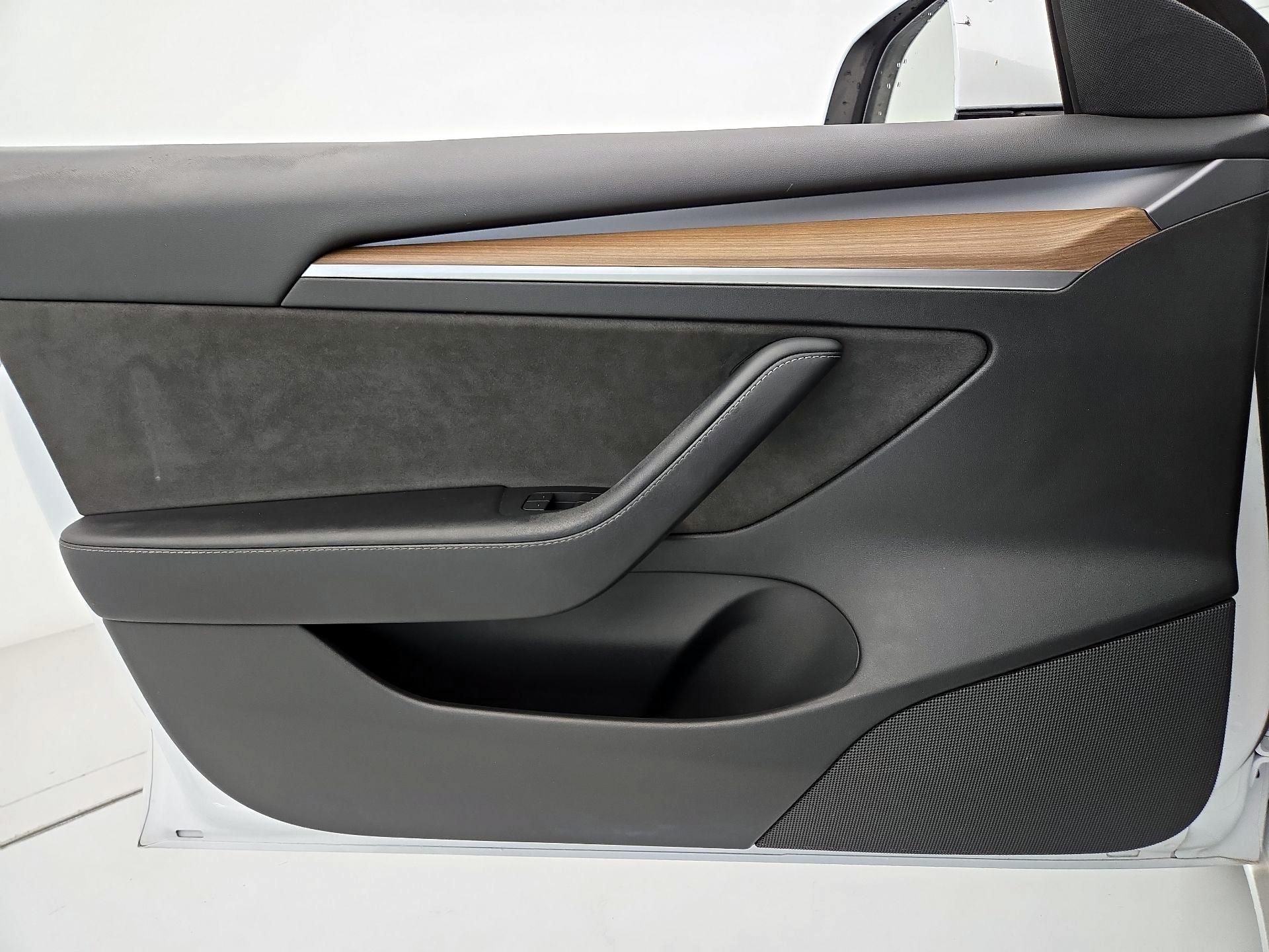 Thumbnail: 2023 Tesla Model 3 - 12