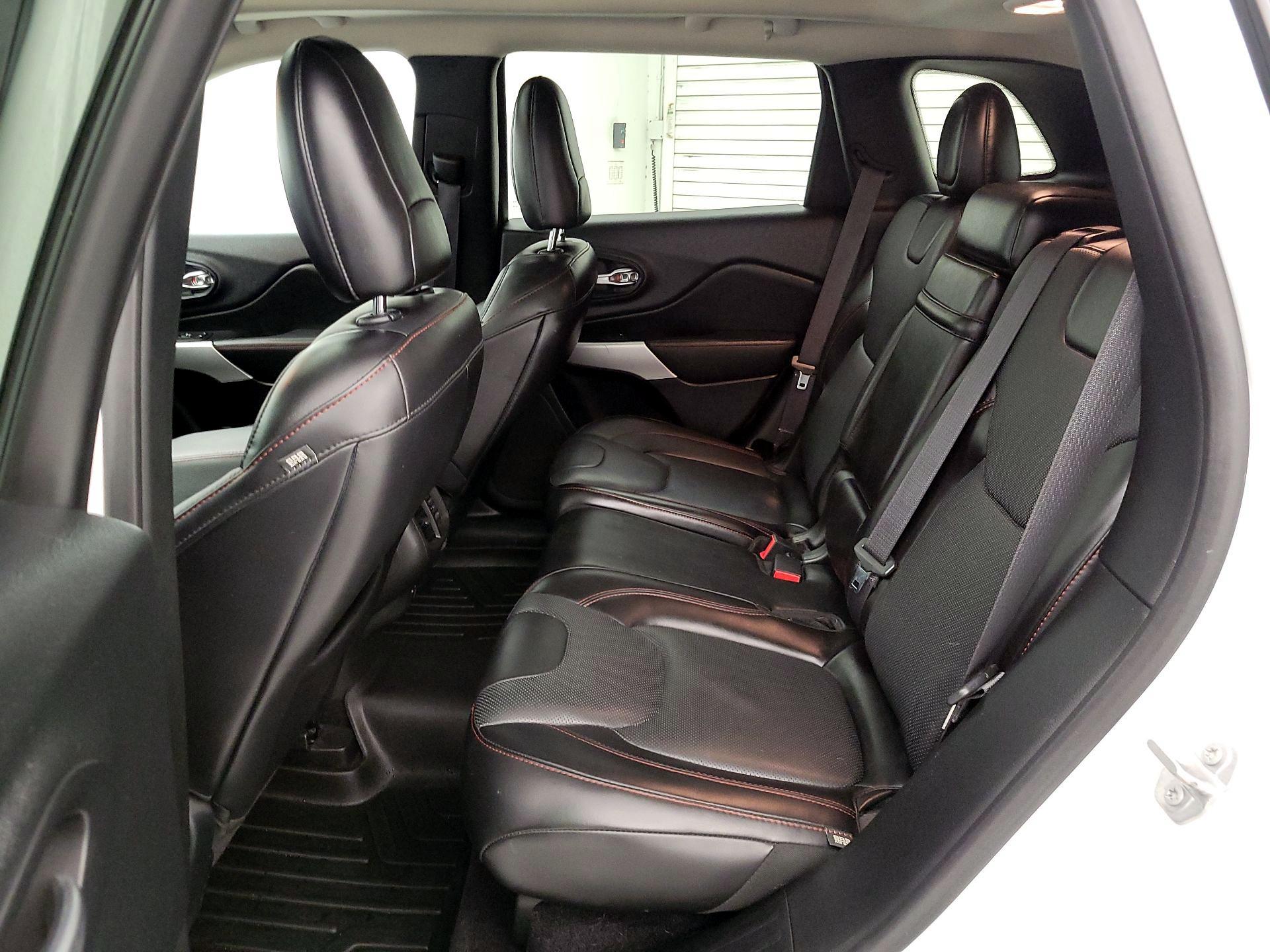 Thumbnail: 2017 Jeep Cherokee - 10