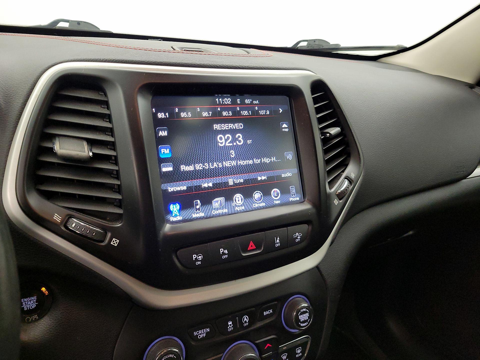 Thumbnail: 2017 Jeep Cherokee - 15