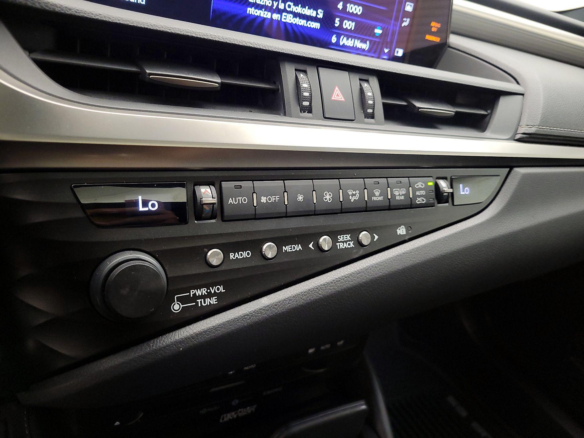 Thumbnail: 2019 Lexus ES - 16