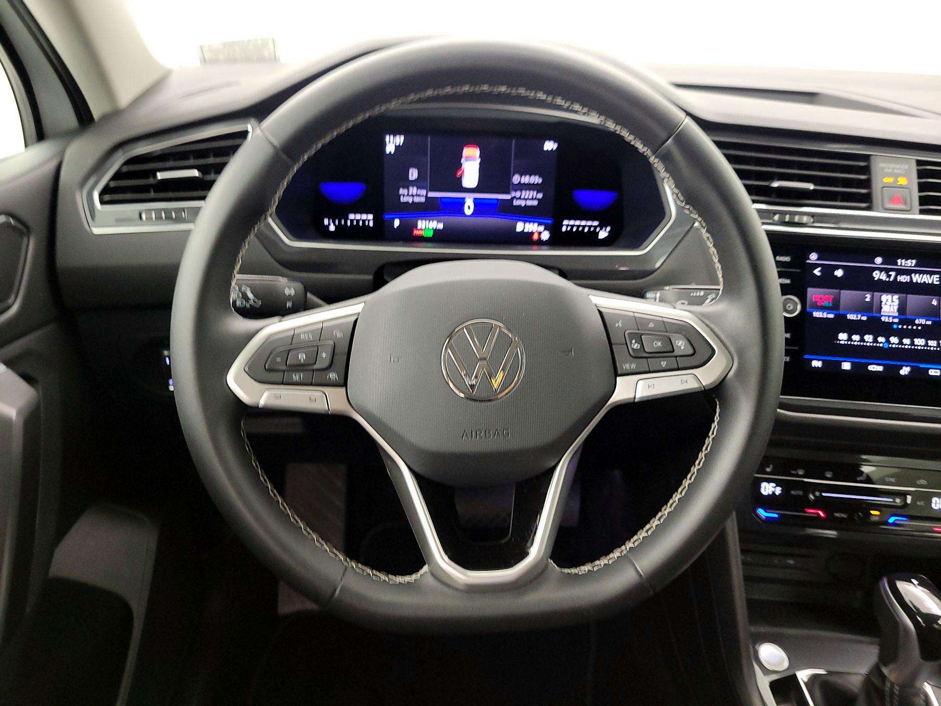 Thumbnail: 2023 Volkswagen Tiguan - 10