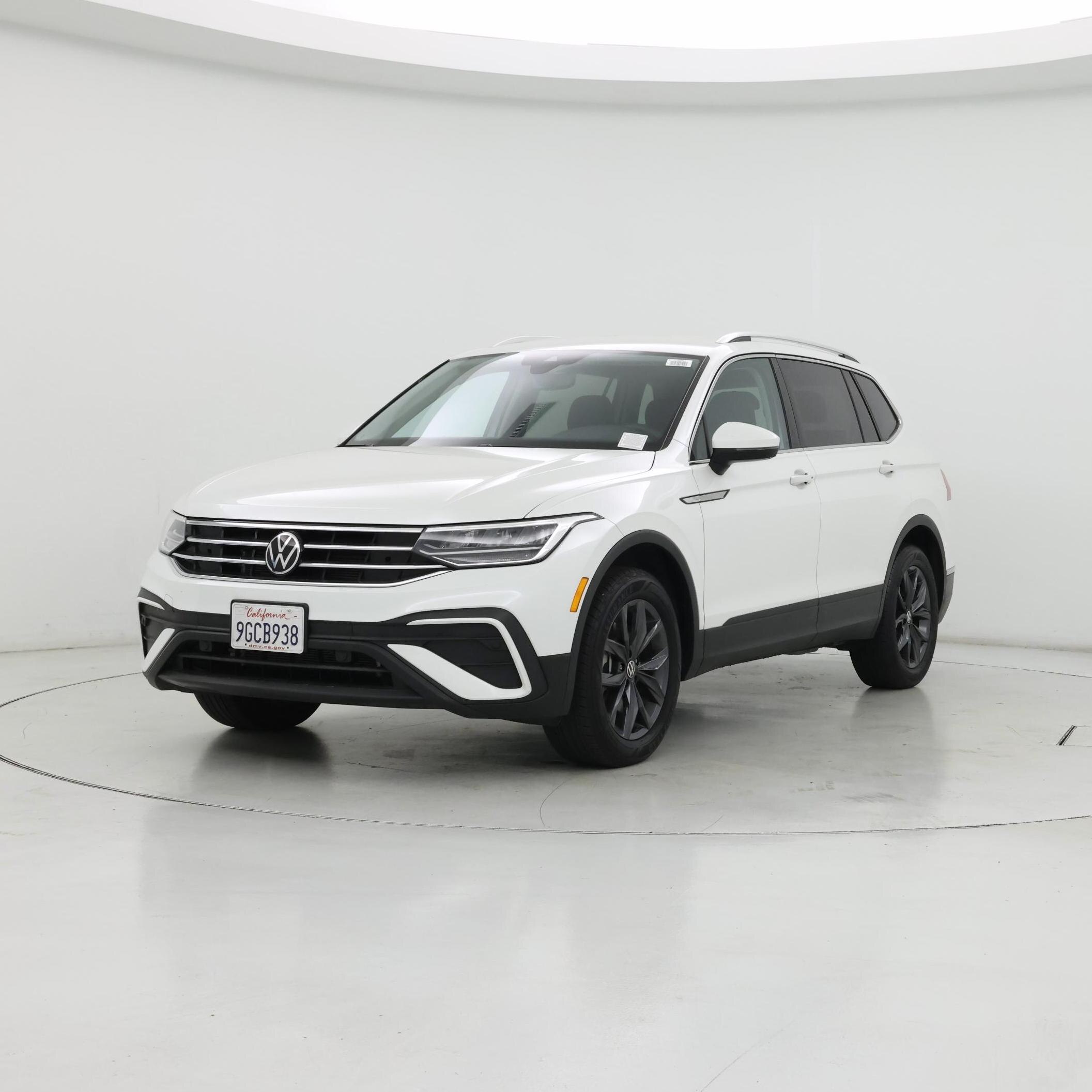 Thumbnail: 2023 Volkswagen Tiguan - 4