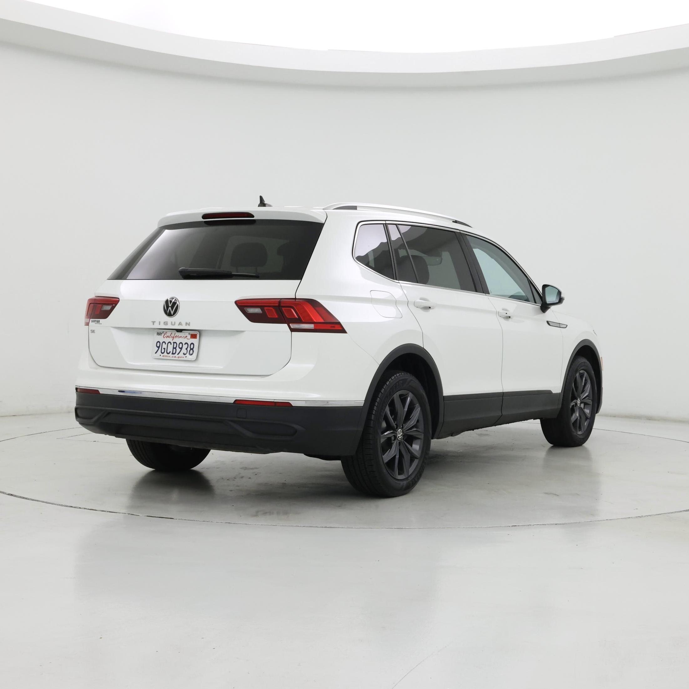 Thumbnail: 2023 Volkswagen Tiguan - 8