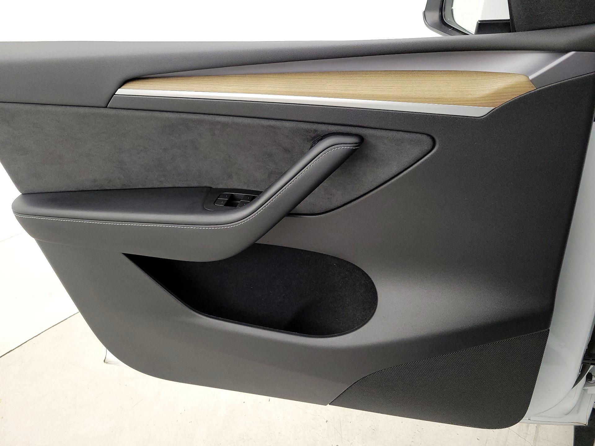 Thumbnail: 2023 Tesla Model Y - 12