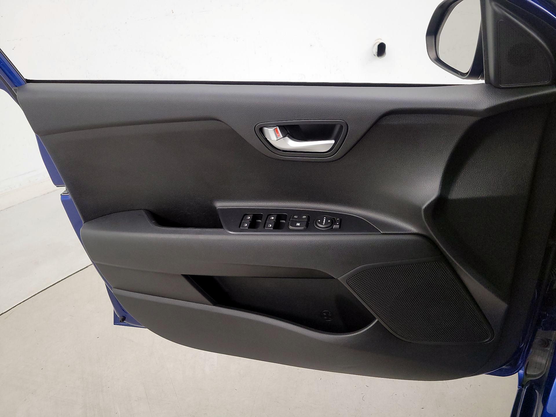 Thumbnail: 2019 Kia Rio - 12