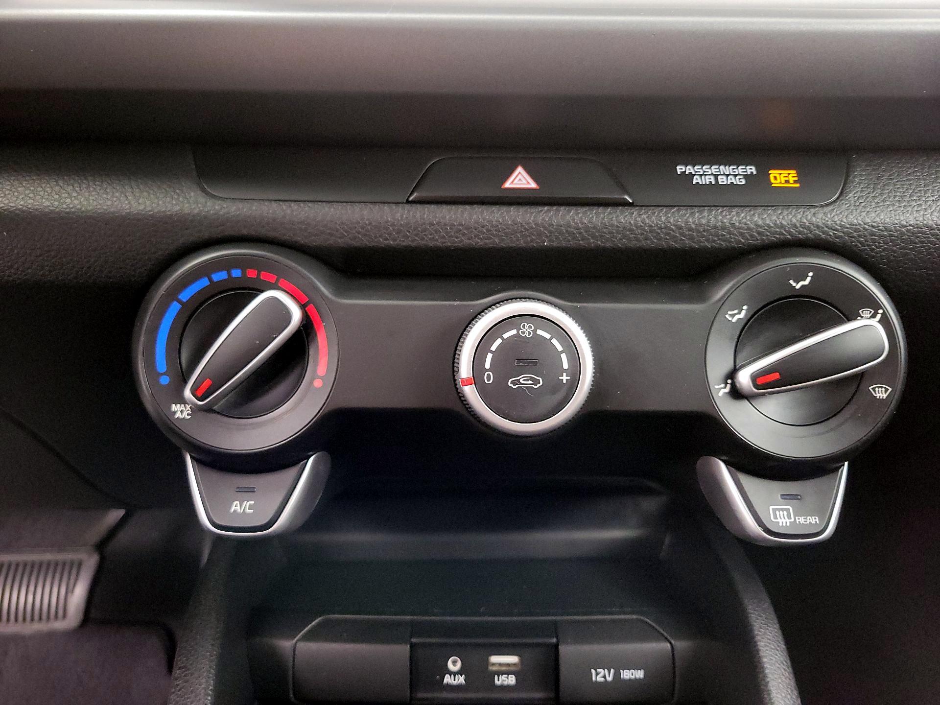 Thumbnail: 2019 Kia Rio - 16