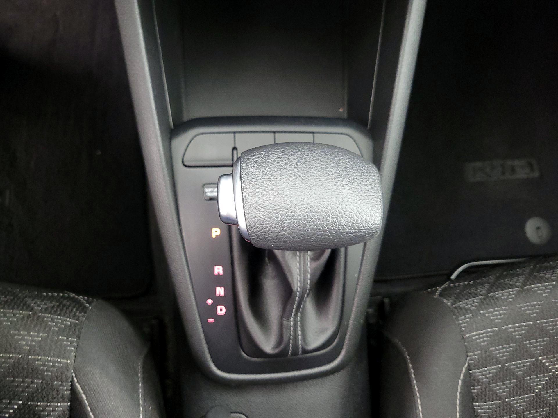 Thumbnail: 2019 Kia Rio - 17