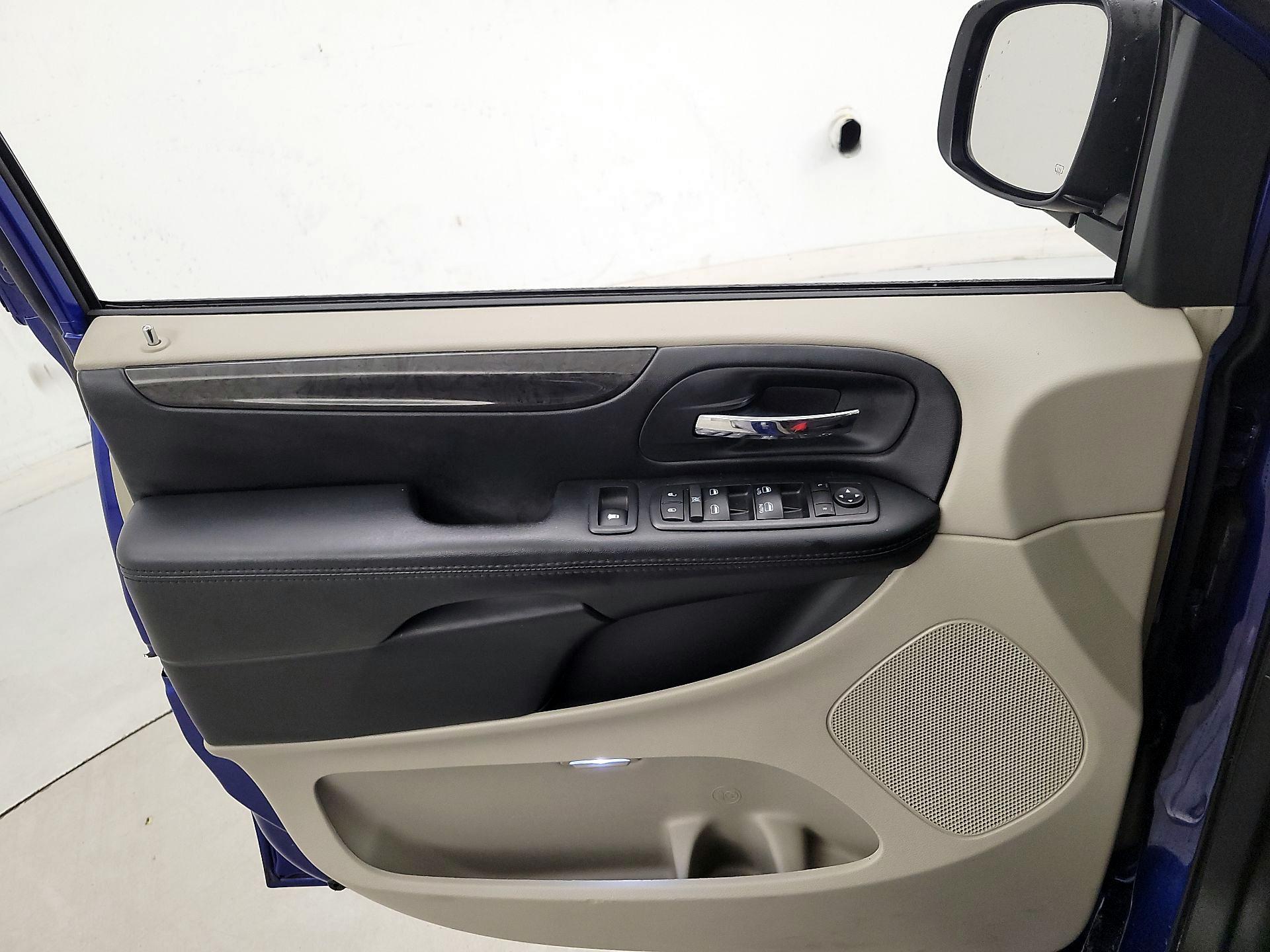 Thumbnail: 2019 Dodge Grand Caravan - 12