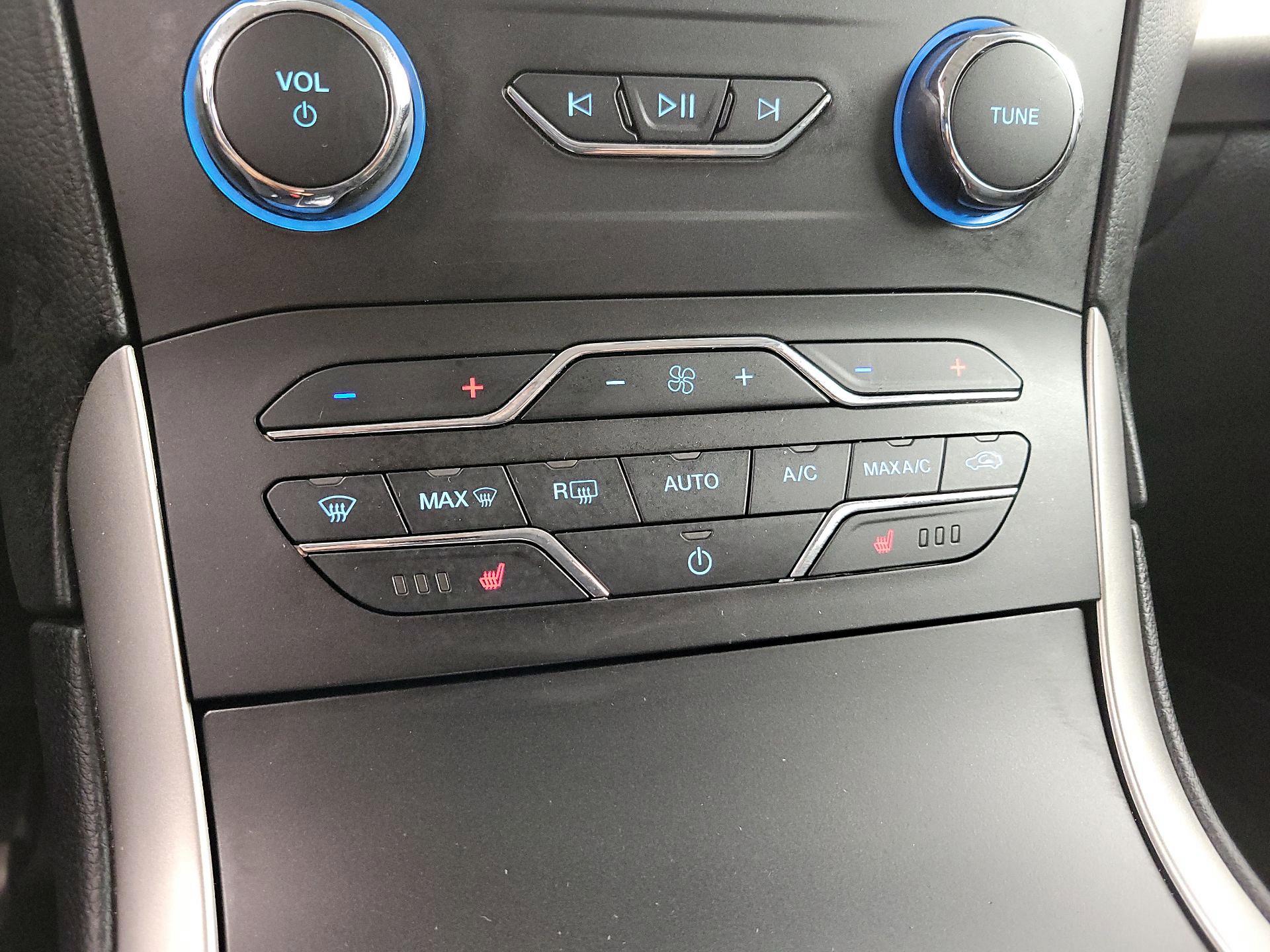 Thumbnail: 2019 Ford Edge - 17