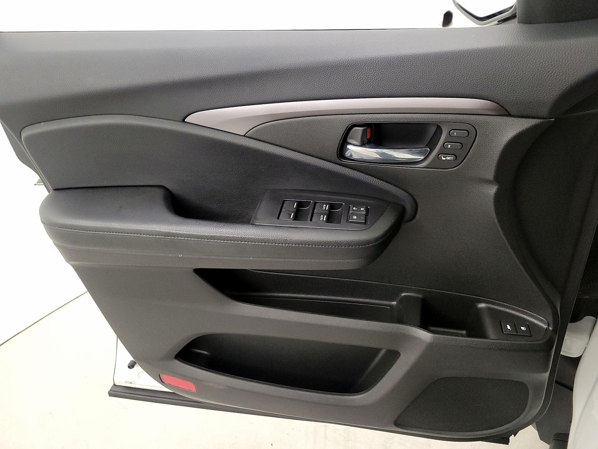Thumbnail: 2020 Honda Pilot - 12