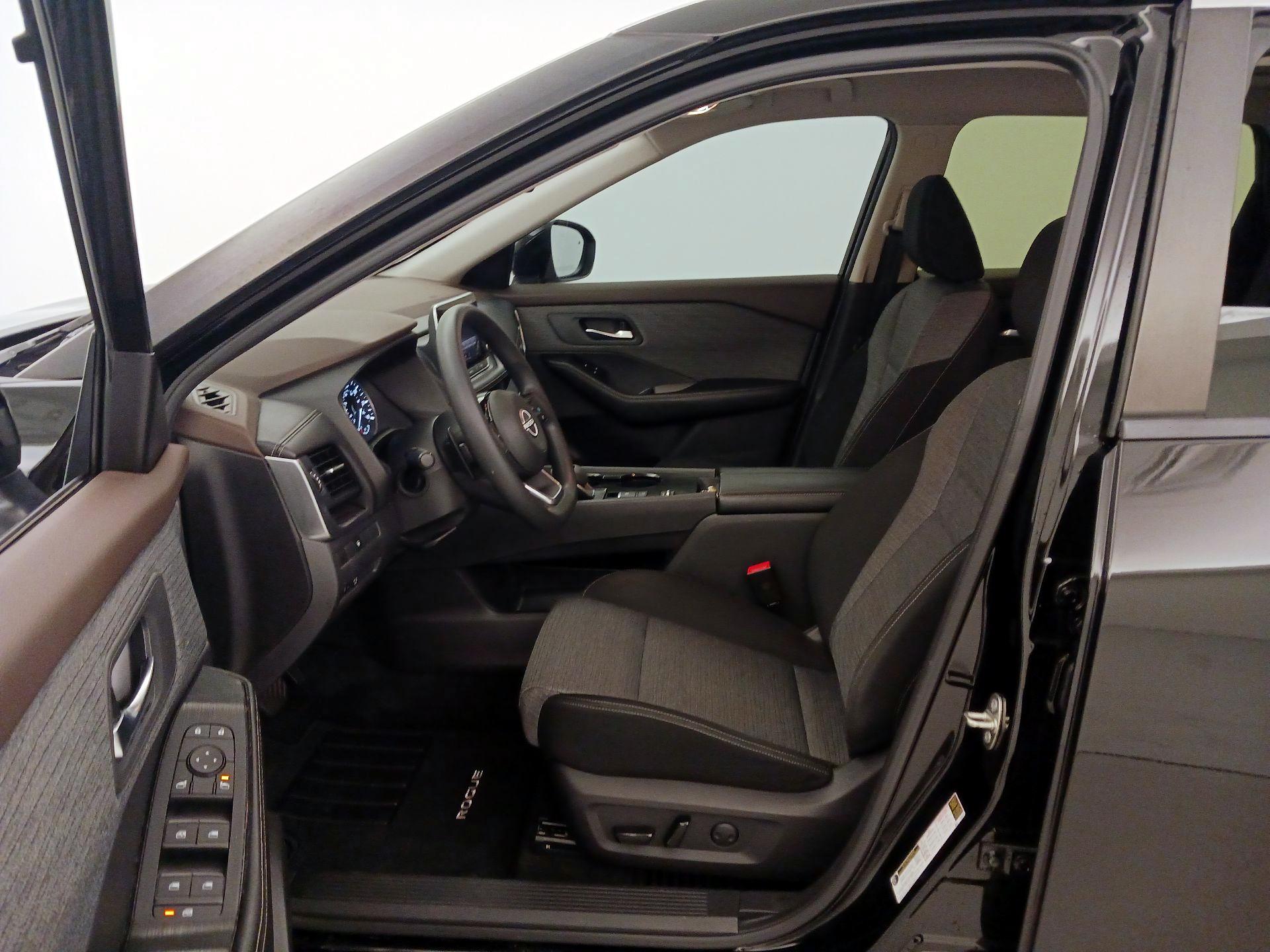 Thumbnail: 2023 Nissan Rogue - 11