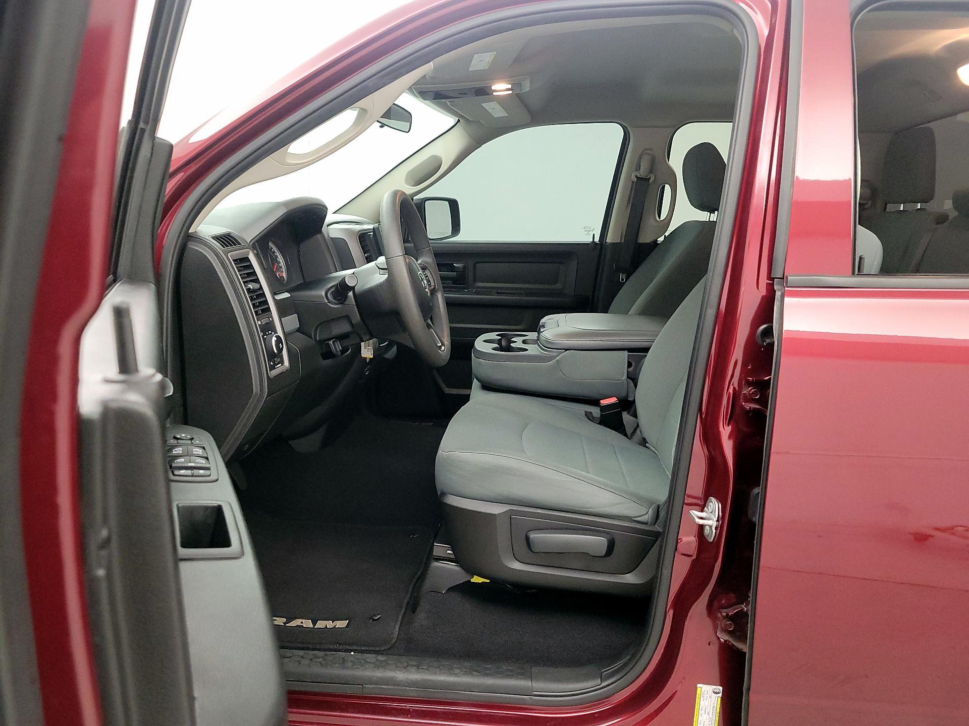 Thumbnail: 2019 RAM 1500 Classic - 11