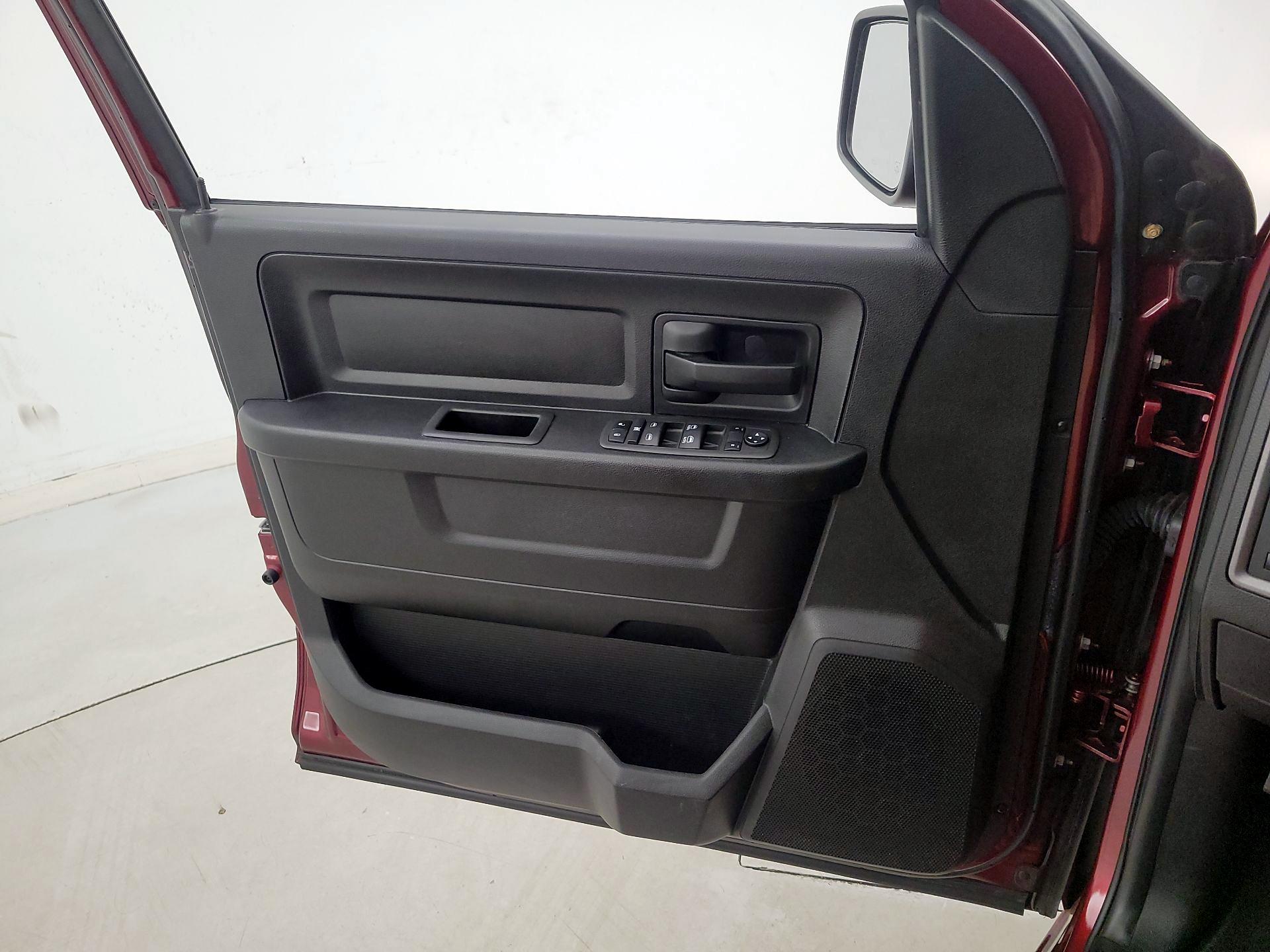 Thumbnail: 2019 RAM 1500 Classic - 12