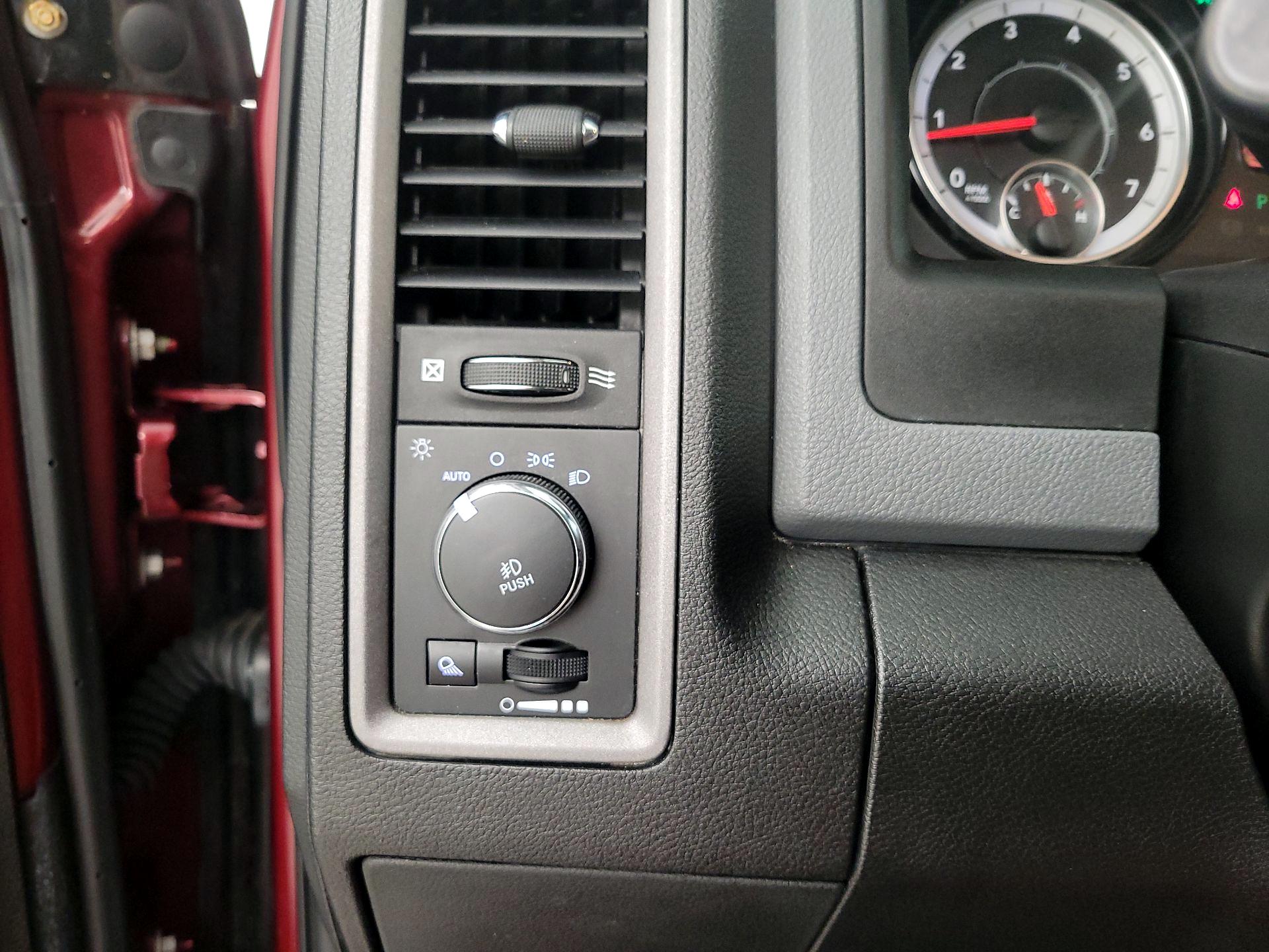 Thumbnail: 2019 RAM 1500 Classic - 13