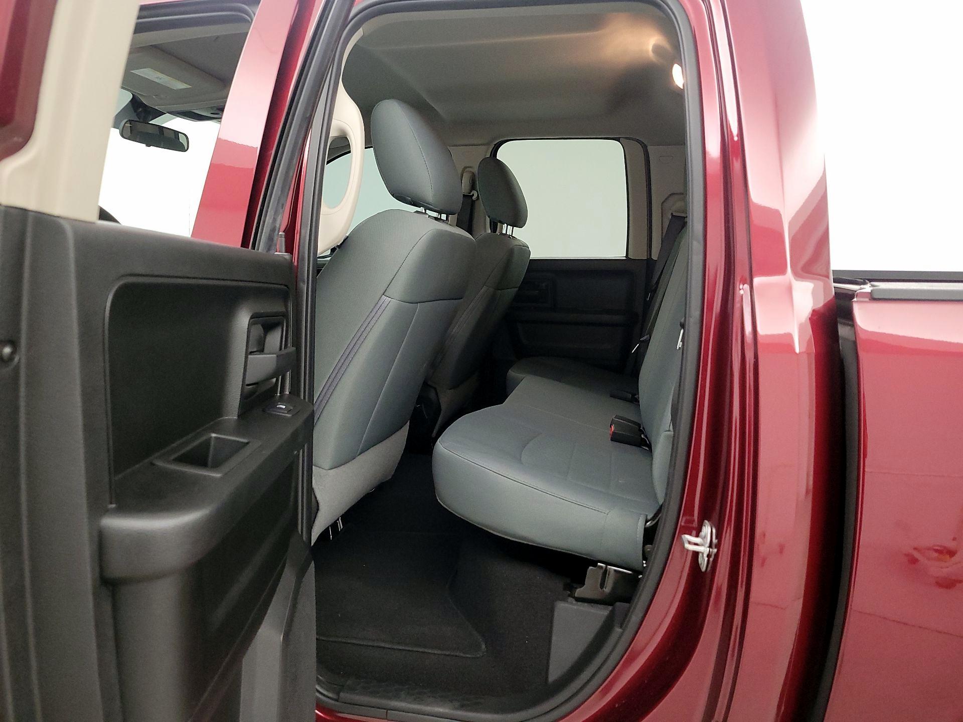 Thumbnail: 2019 RAM 1500 Classic - 18