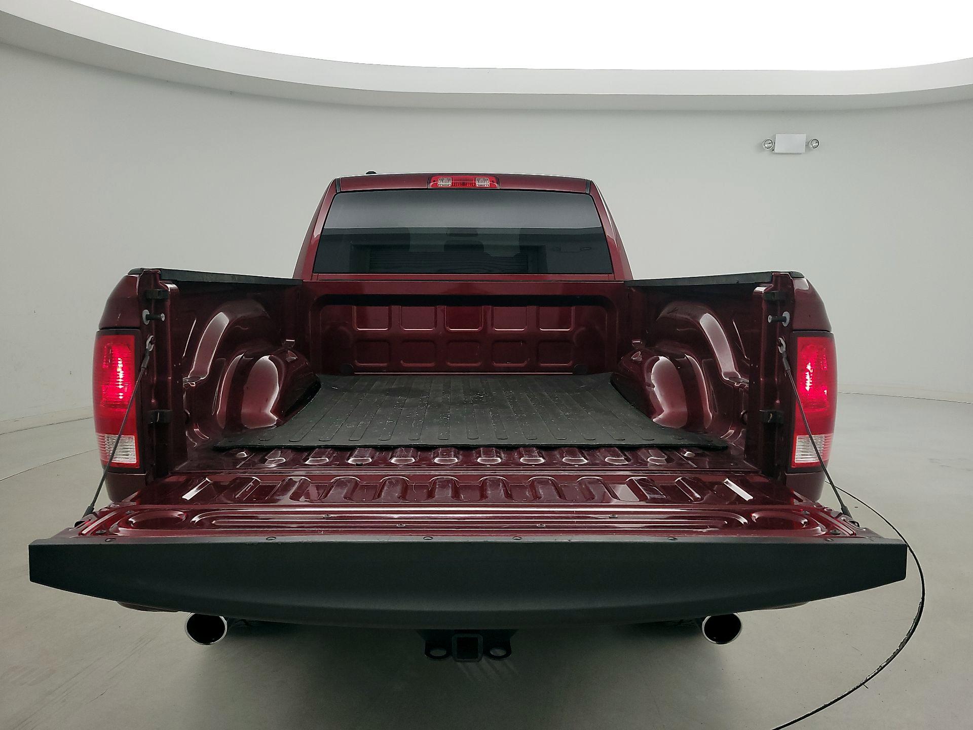 Thumbnail: 2019 RAM 1500 Classic - 19