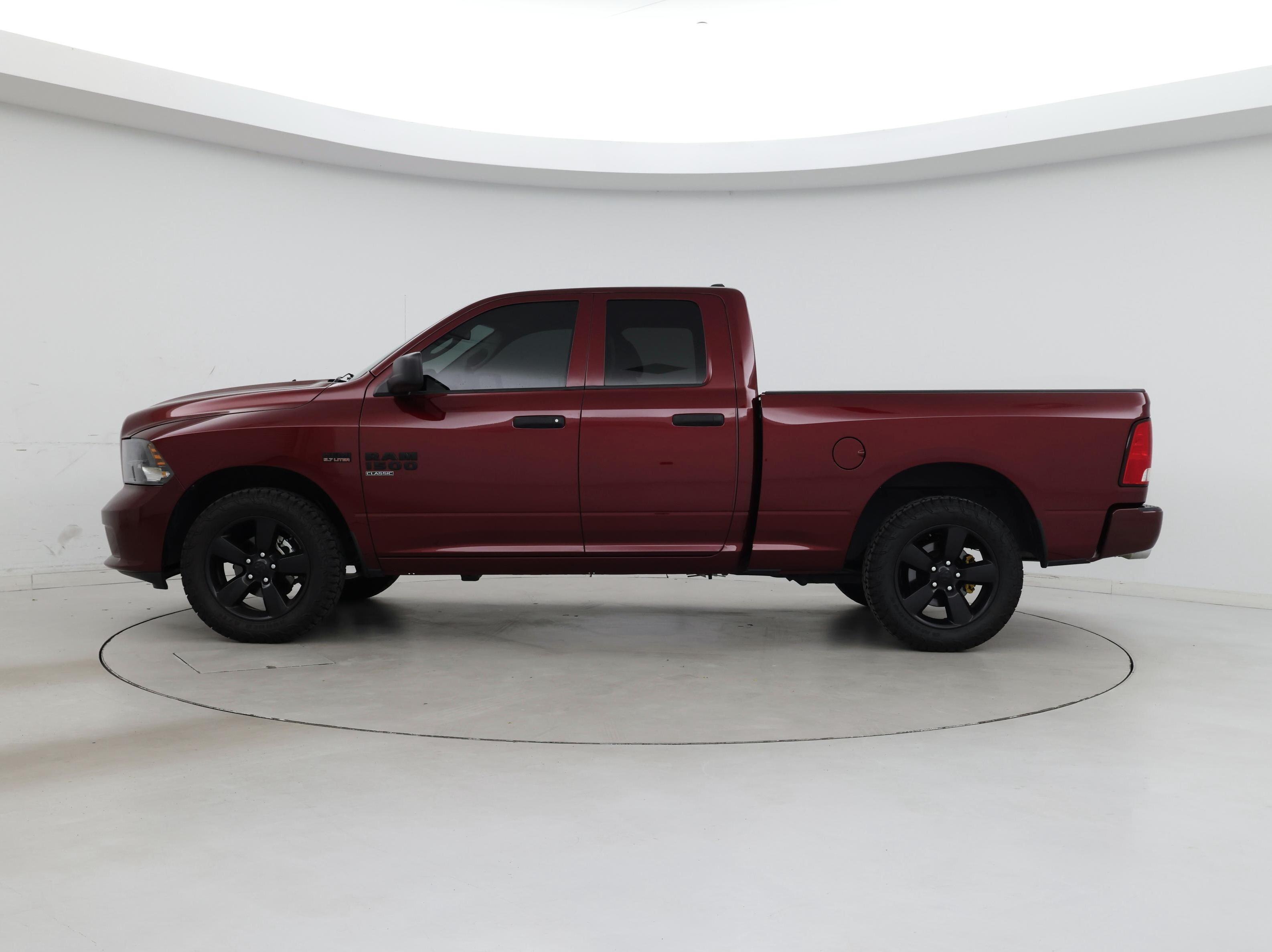 Thumbnail: 2019 RAM 1500 Classic - 3