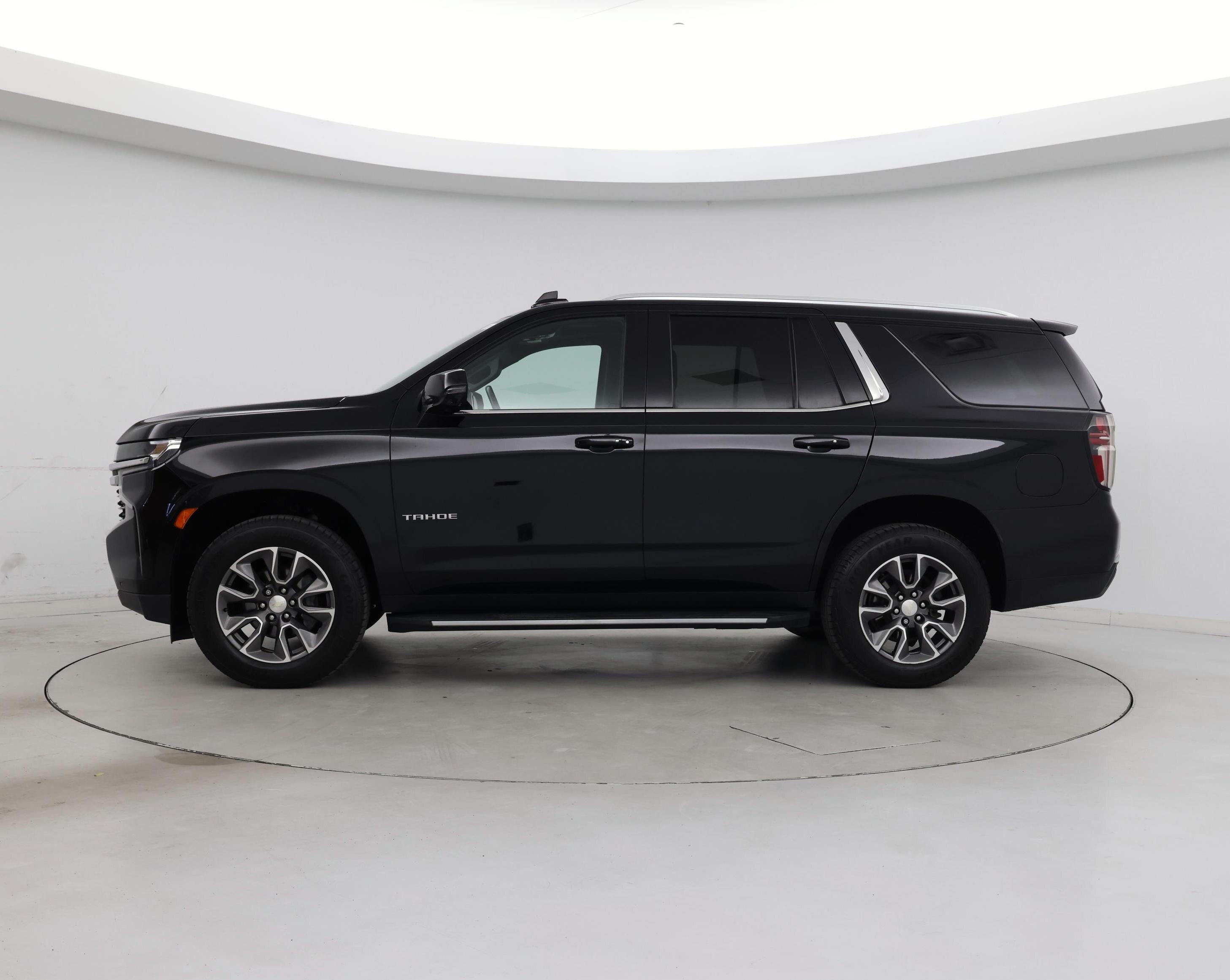Thumbnail: 2021 Chevrolet Tahoe - 3