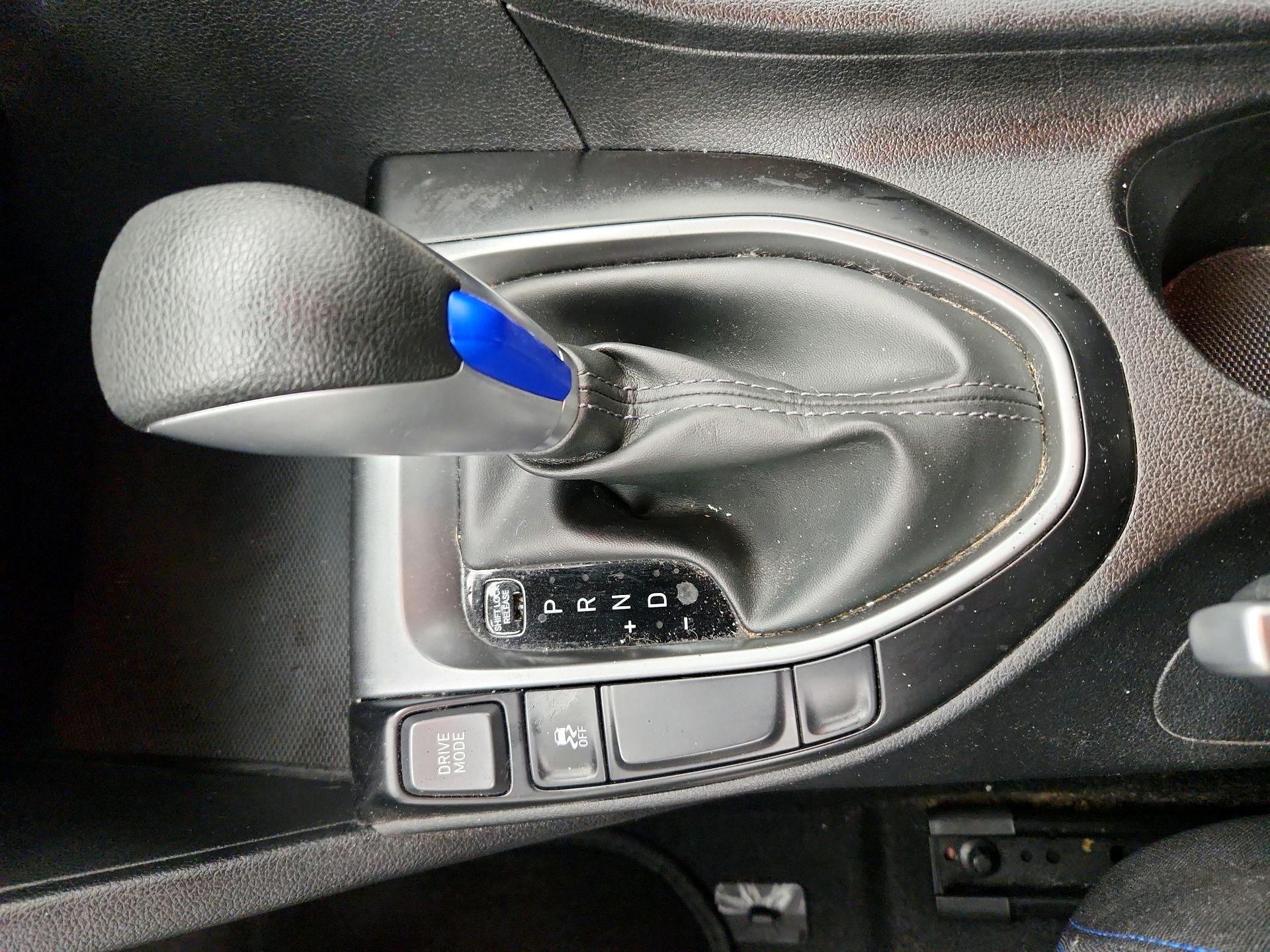 Thumbnail: 2020 Hyundai Veloster - 17