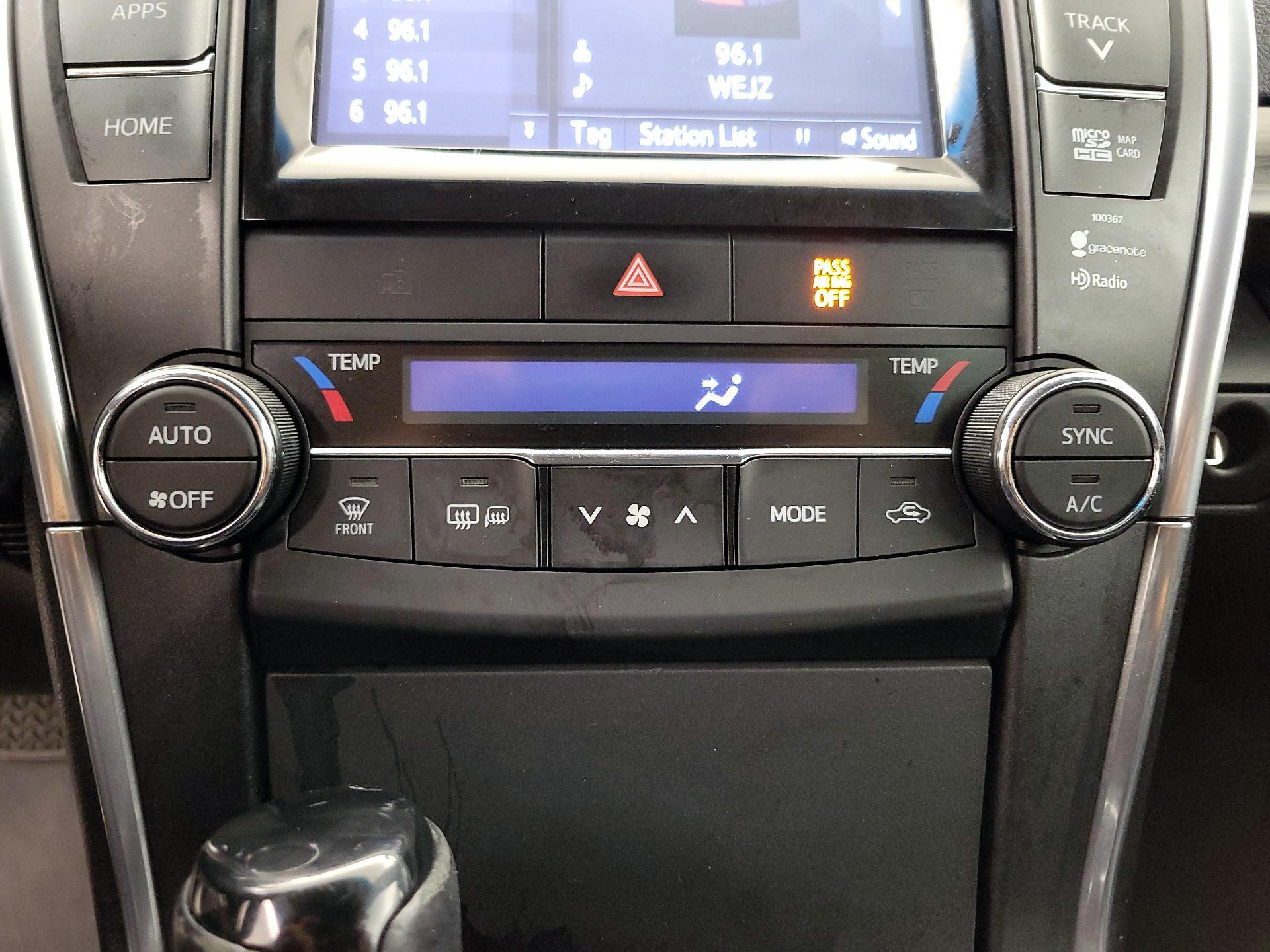 Thumbnail: 2015 Toyota Camry - 16