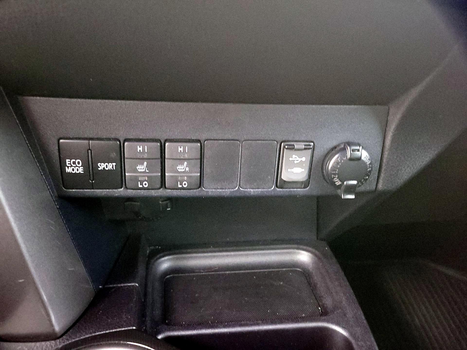 Thumbnail: 2017 Toyota RAV4 - 18