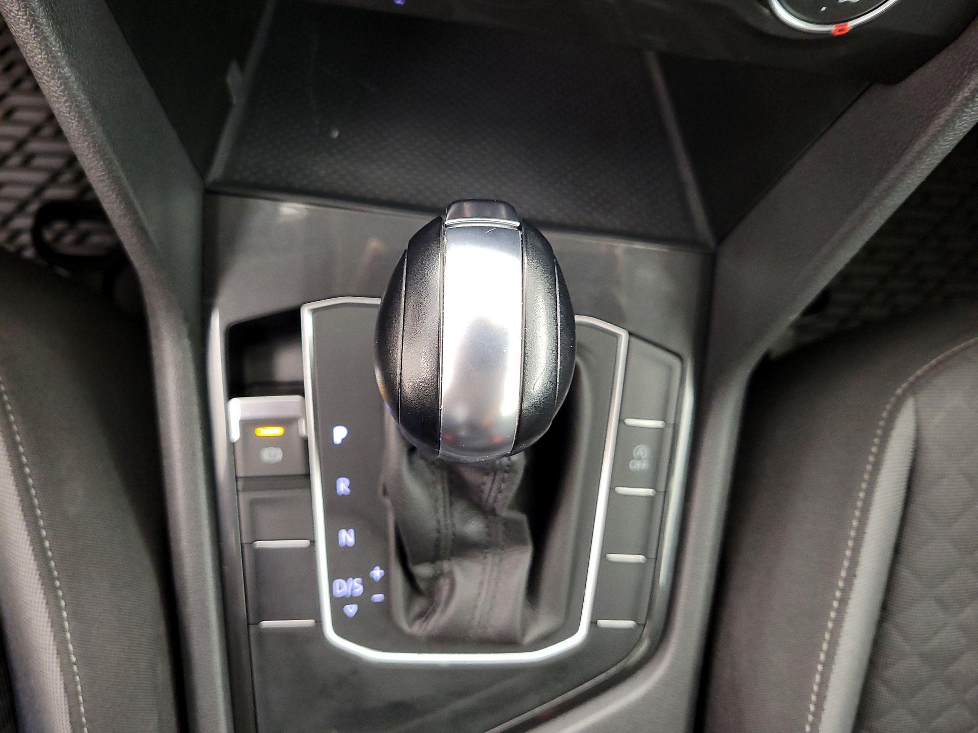 Thumbnail: 2019 Volkswagen Tiguan - 17