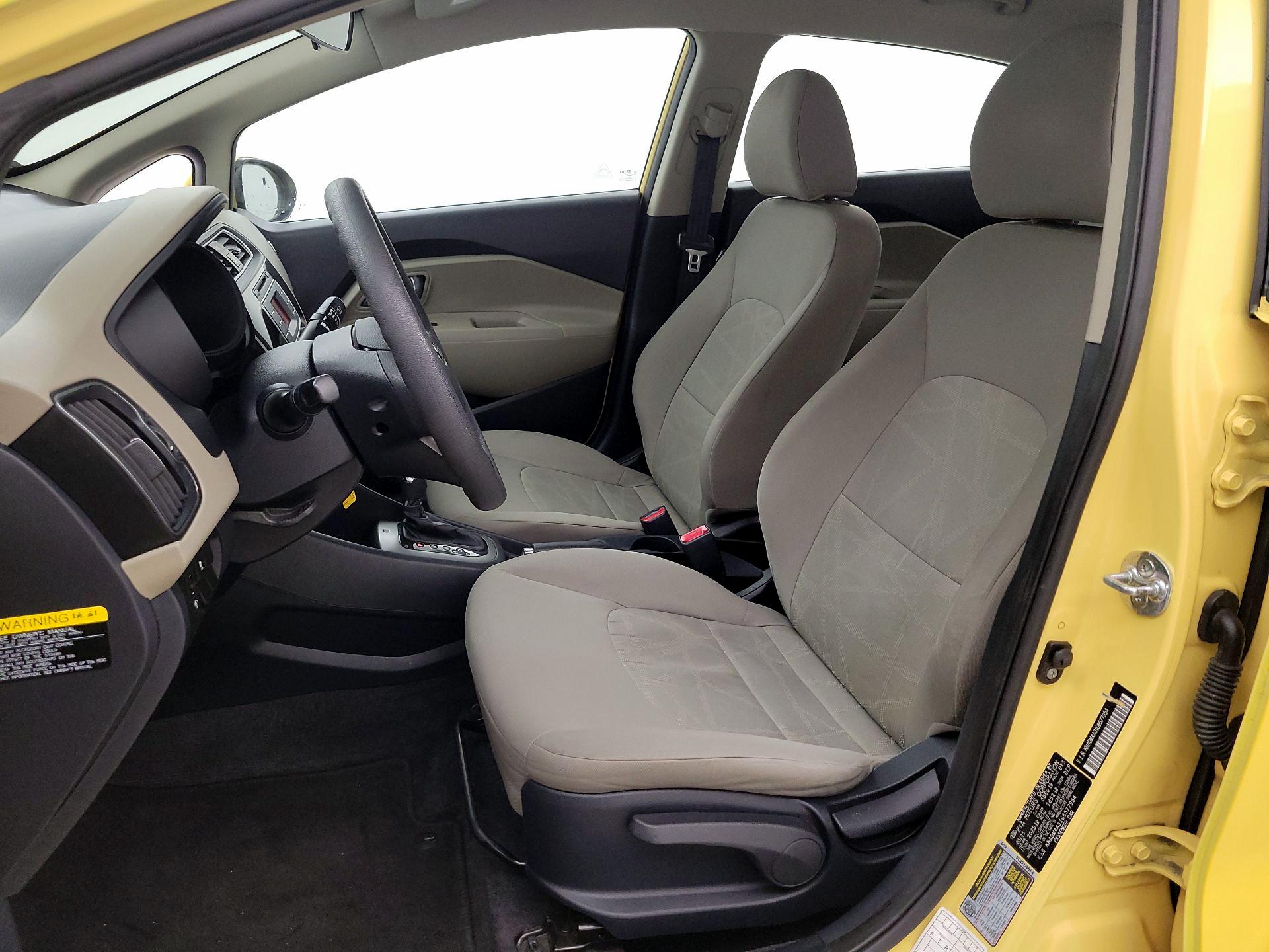 Thumbnail: 2016 Kia Rio - 11