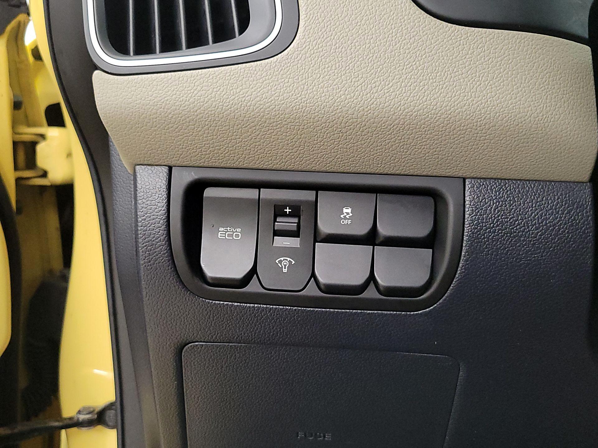Thumbnail: 2016 Kia Rio - 13