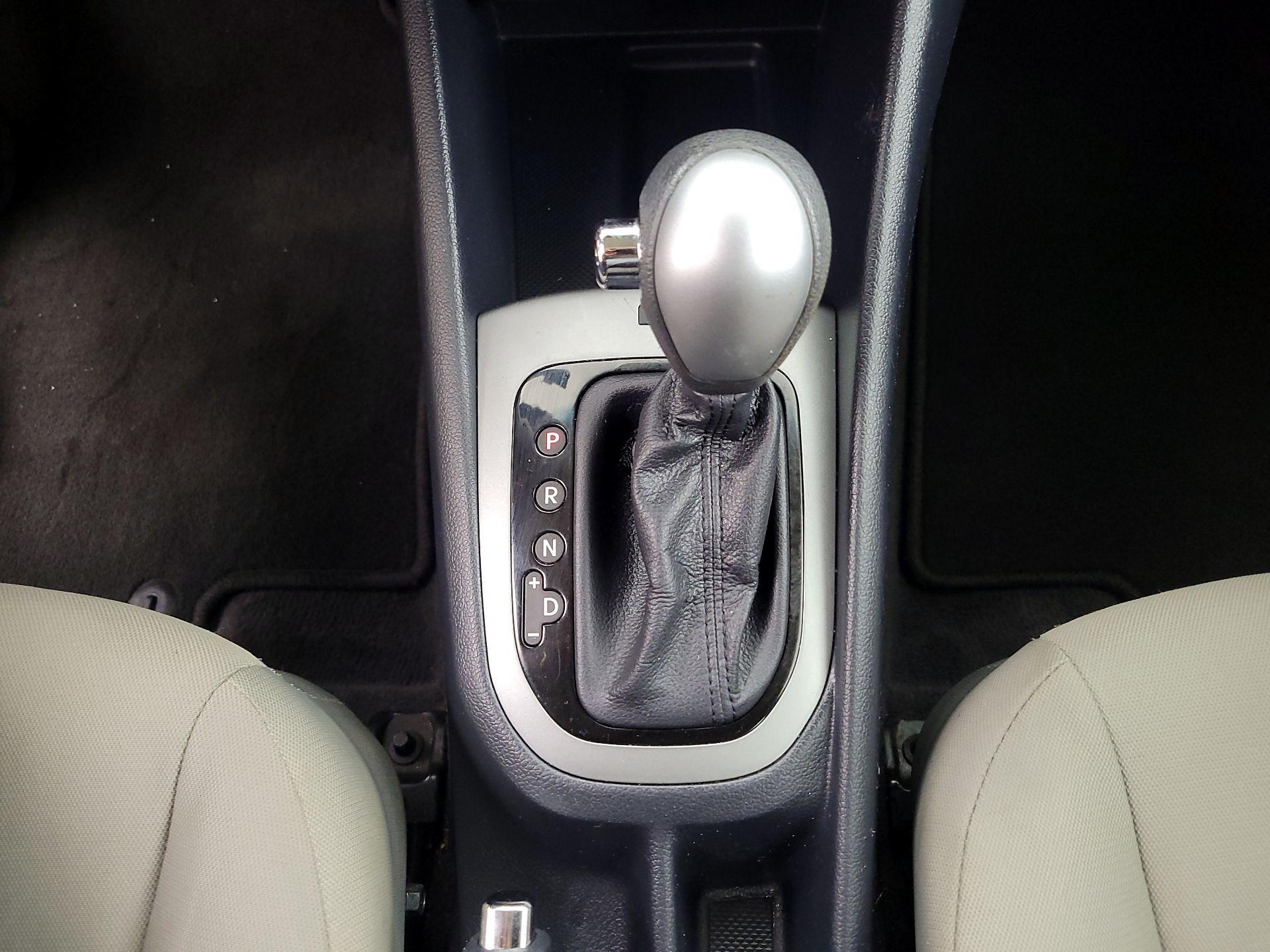 Thumbnail: 2016 Kia Rio - 16