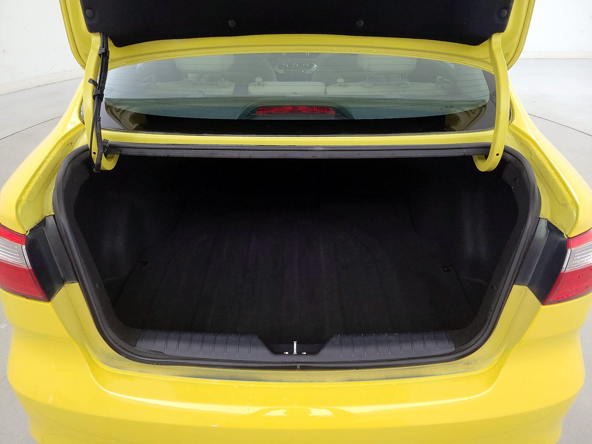 Thumbnail: 2016 Kia Rio - 19