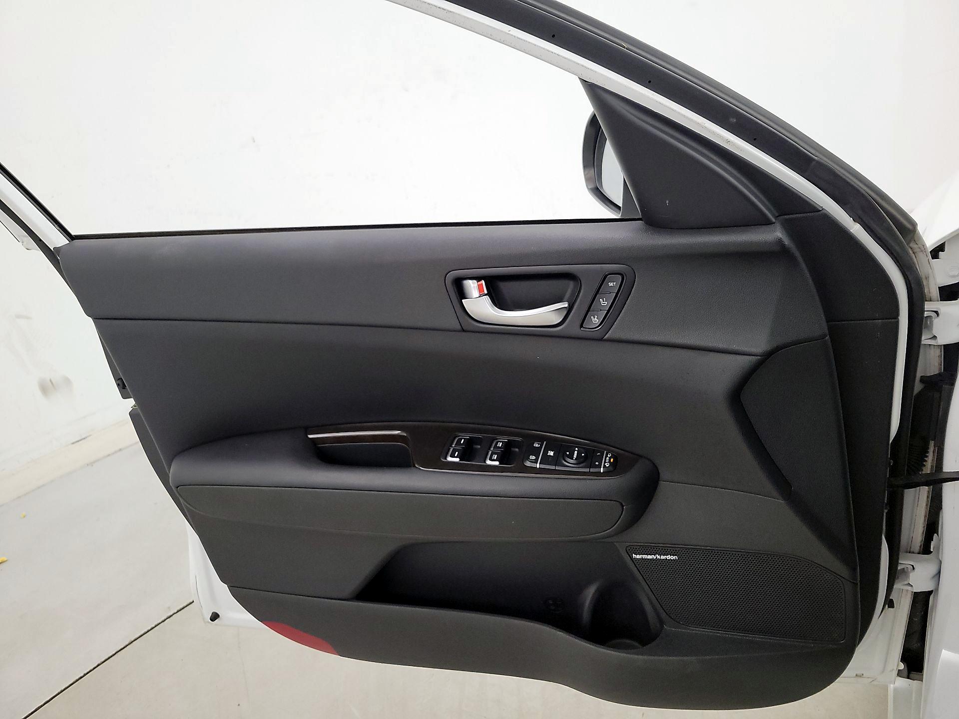 Thumbnail: 2016 Kia Optima - 12