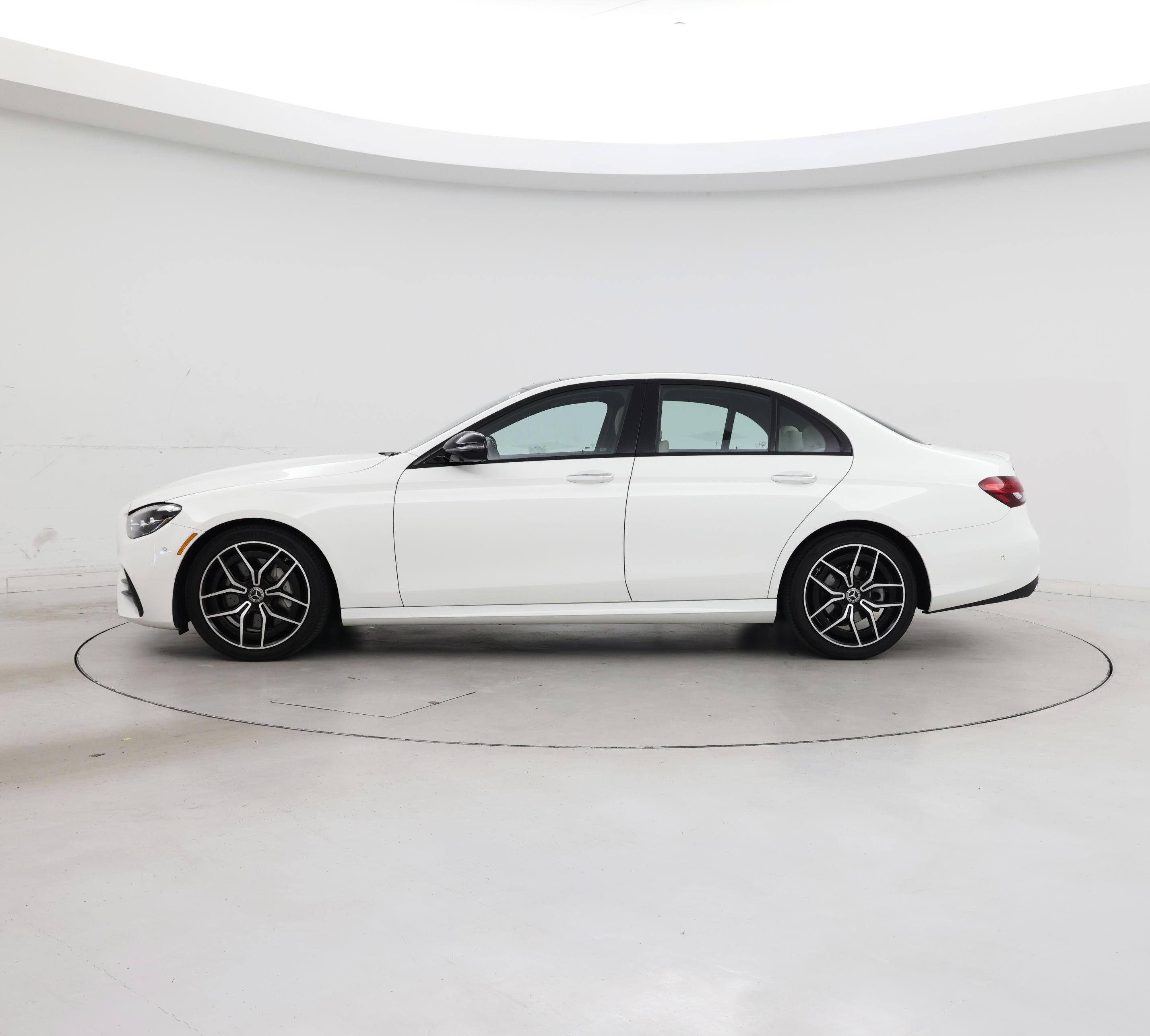 Thumbnail: 2022 Mercedes-Benz E-Class - 3