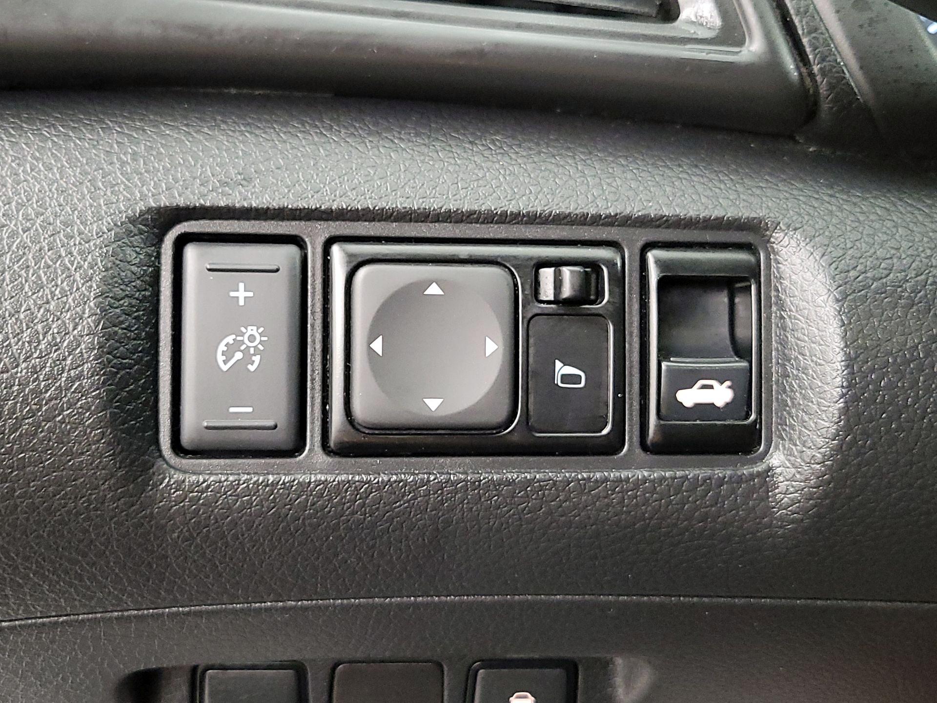 Thumbnail: 2019 Nissan Sentra - 13