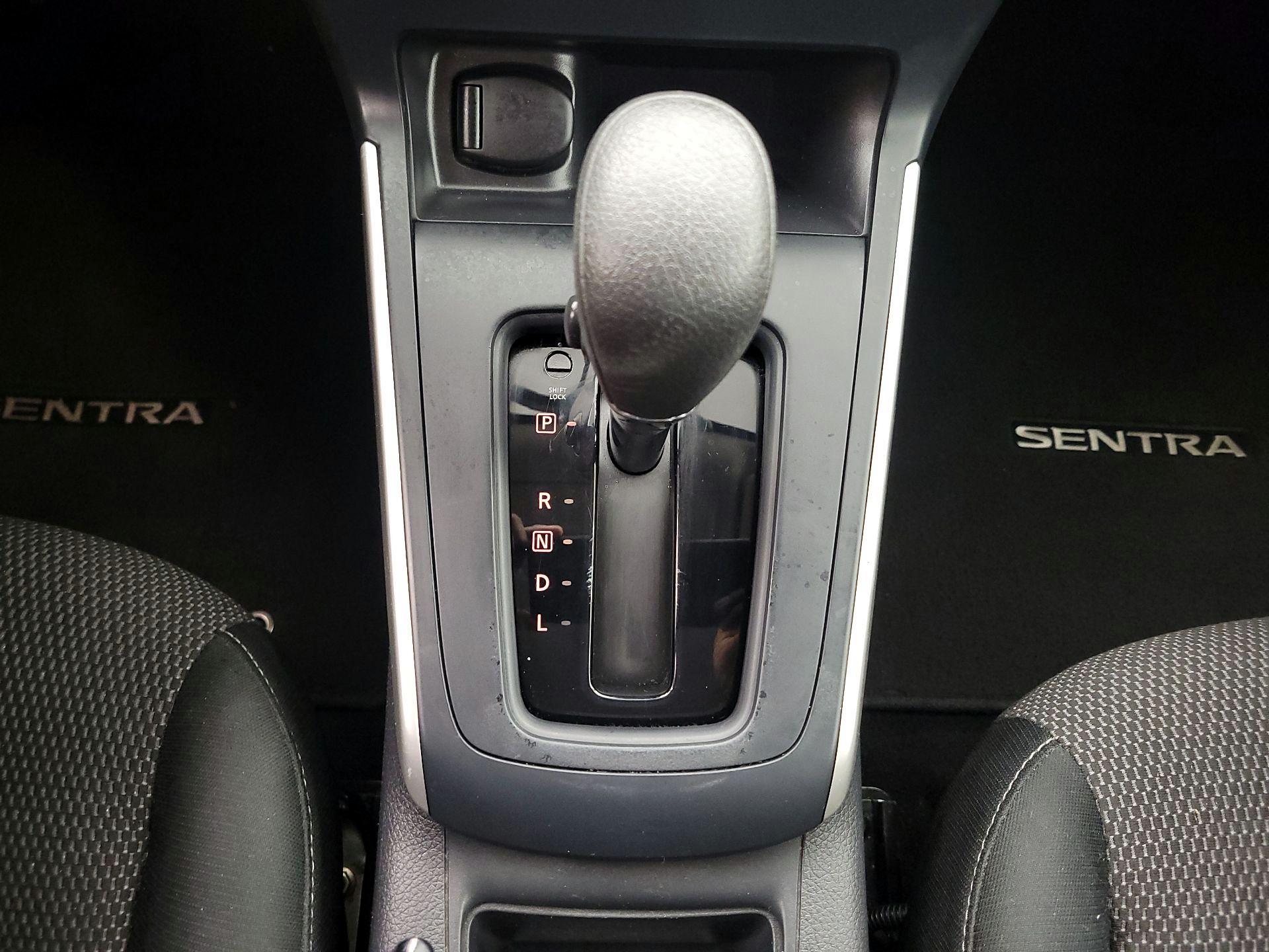 Thumbnail: 2019 Nissan Sentra - 17