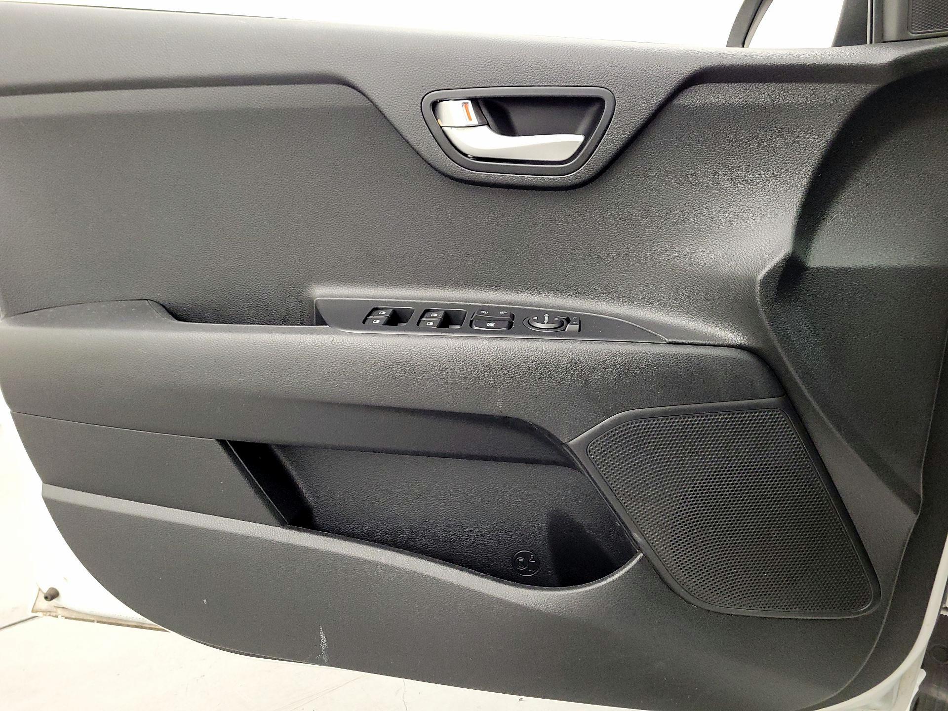 Thumbnail: 2021 Kia Rio - 12