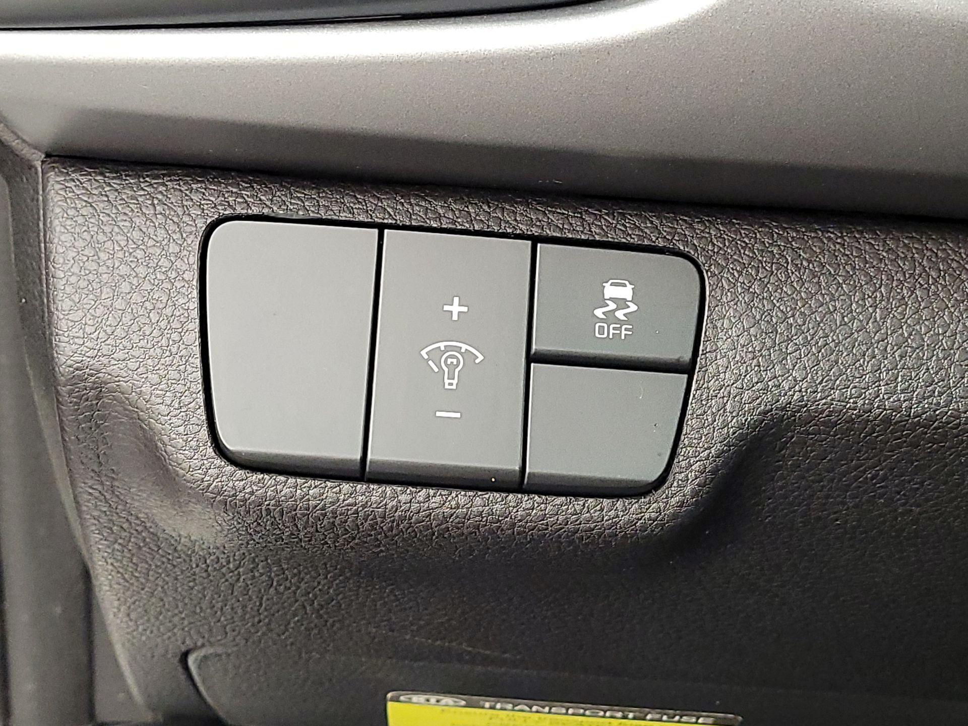 Thumbnail: 2021 Kia Rio - 13