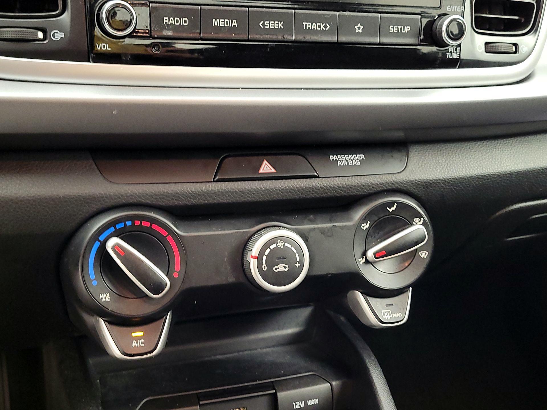 Thumbnail: 2021 Kia Rio - 16