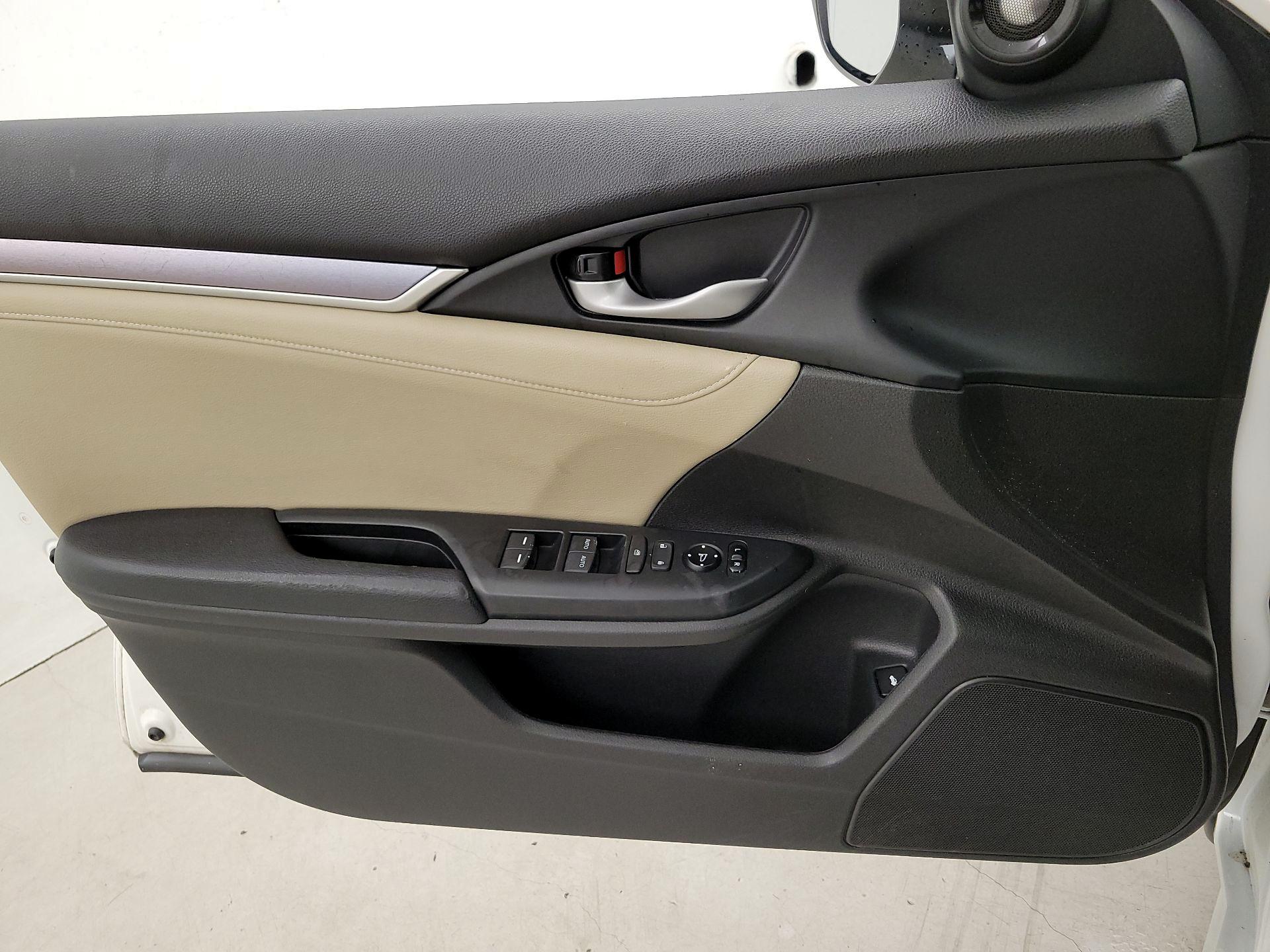 Thumbnail: 2016 Honda Civic - 12