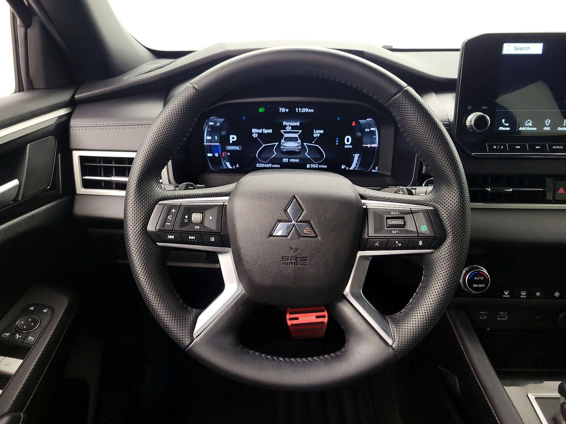 Thumbnail: 2024 Mitsubishi Outlander - 10