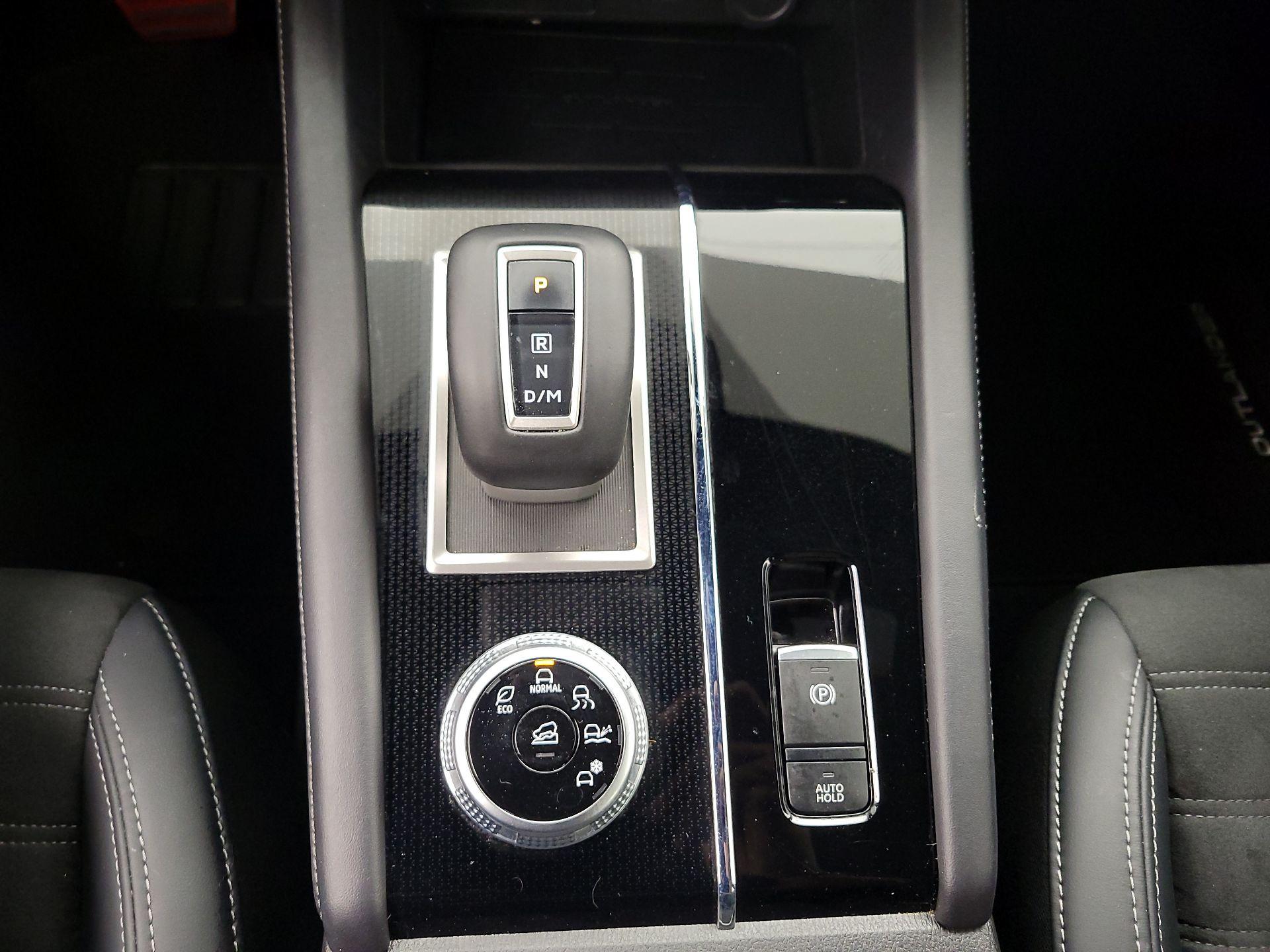 Thumbnail: 2024 Mitsubishi Outlander - 18