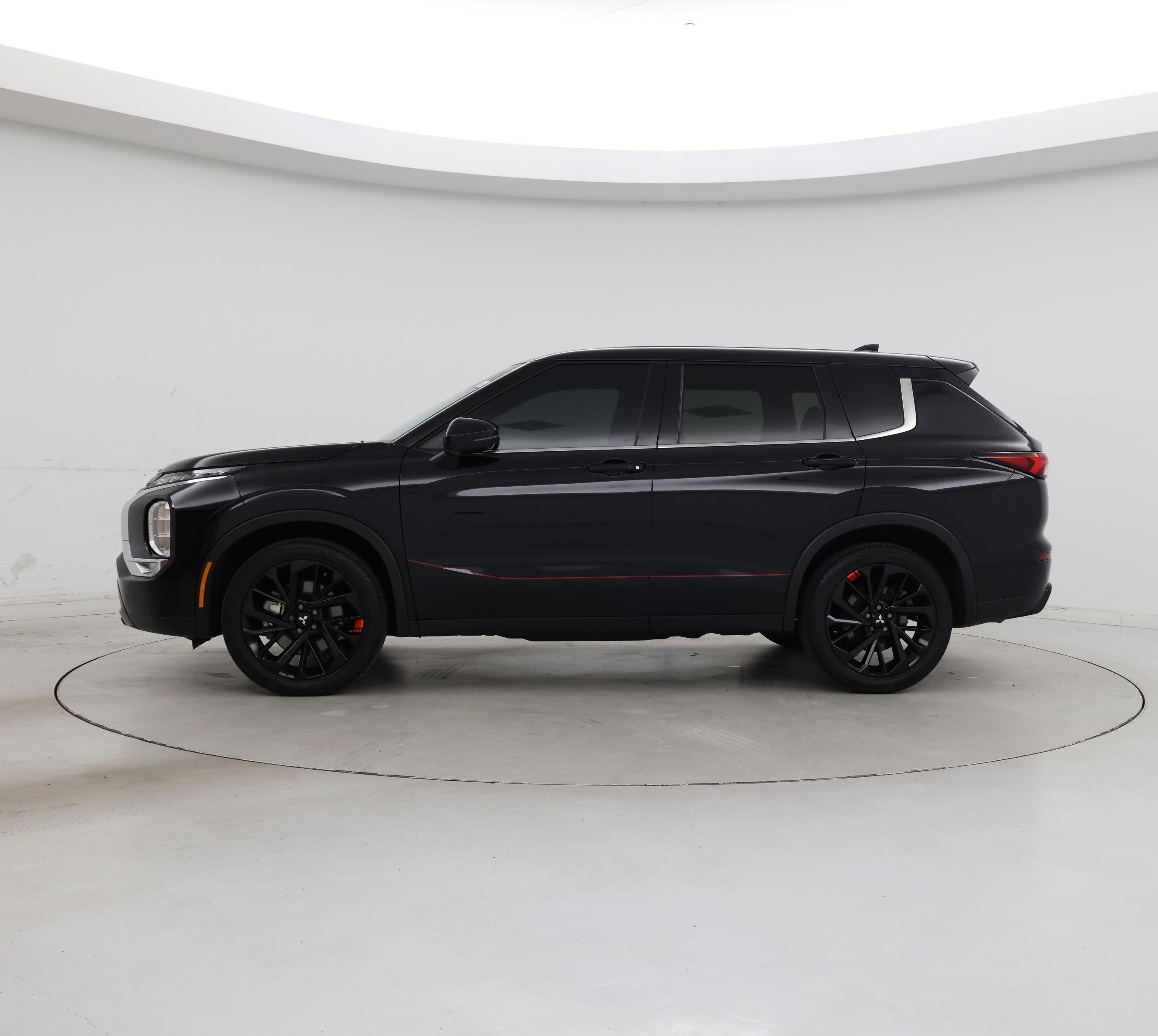 Thumbnail: 2024 Mitsubishi Outlander - 3