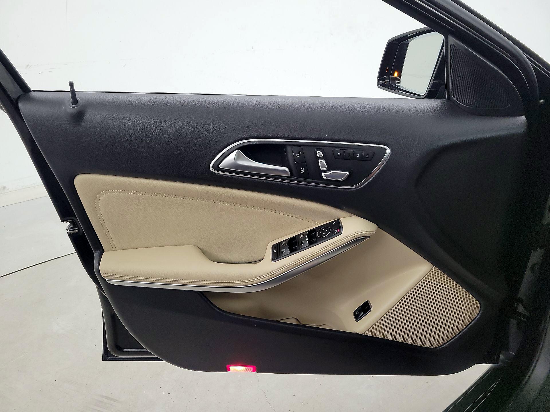 Thumbnail: 2019 Mercedes-Benz GLA - 12