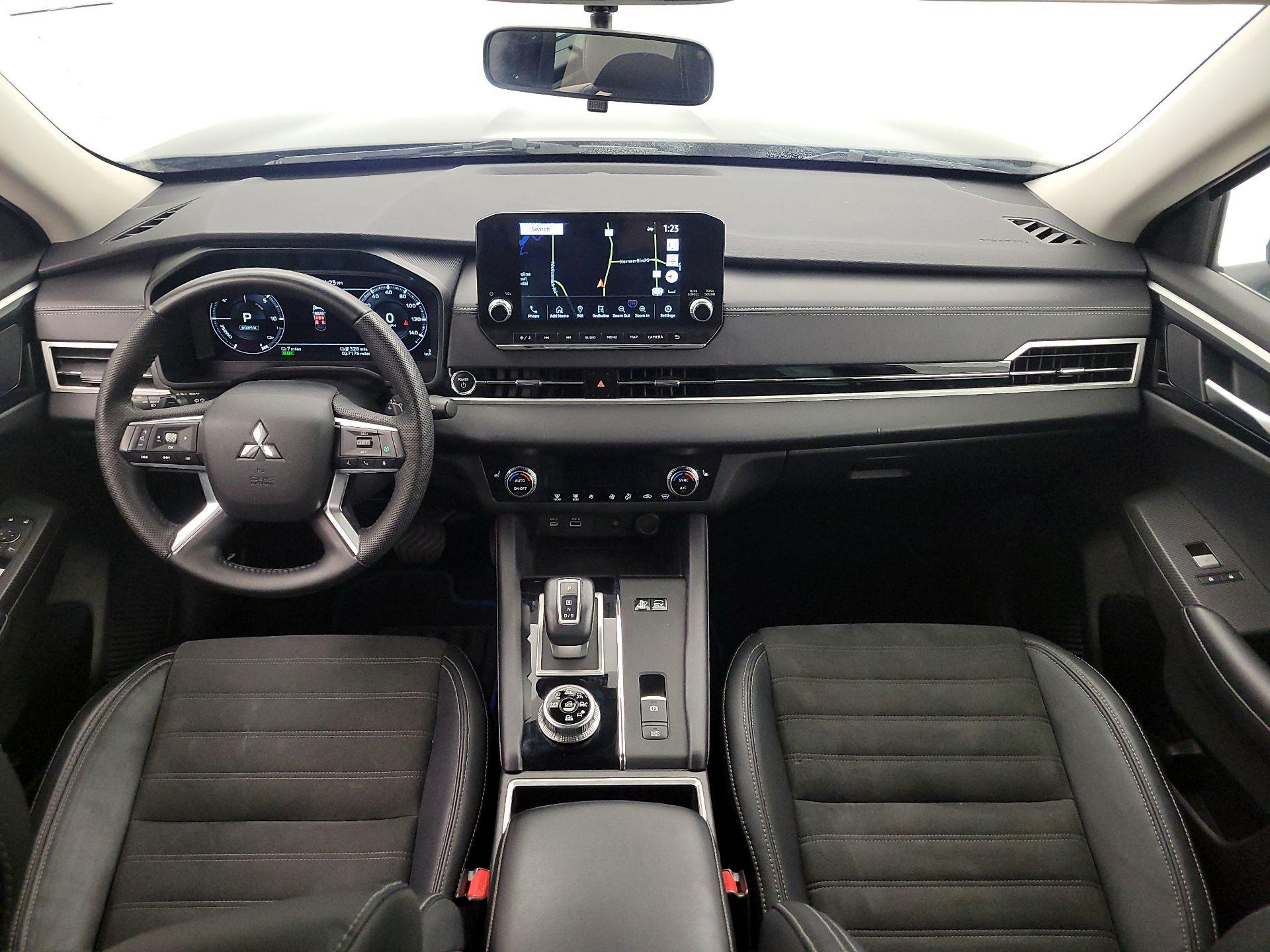 Thumbnail: 2023 Mitsubishi Outlander - 9
