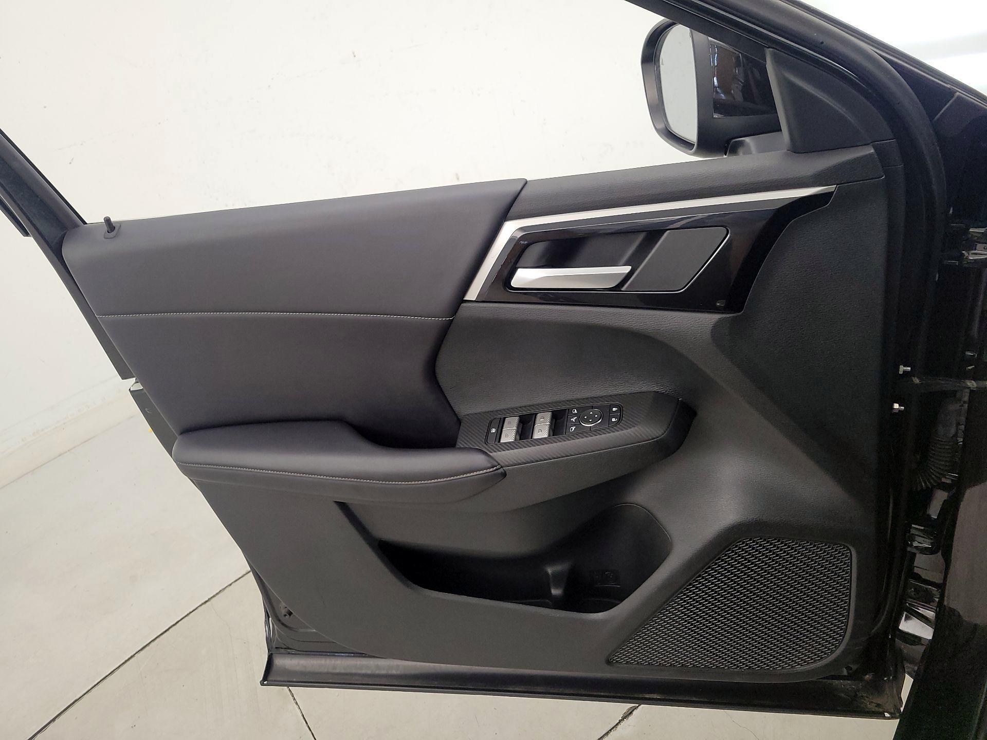 Thumbnail: 2023 Mitsubishi Outlander - 12