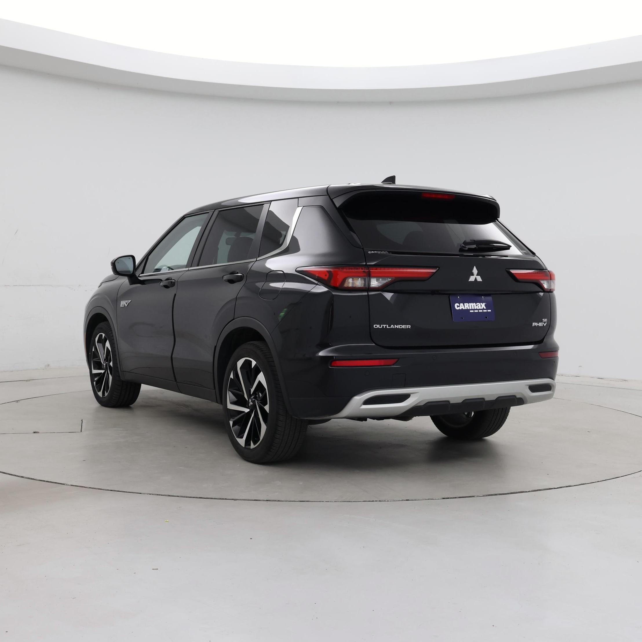 Thumbnail: 2023 Mitsubishi Outlander - 2