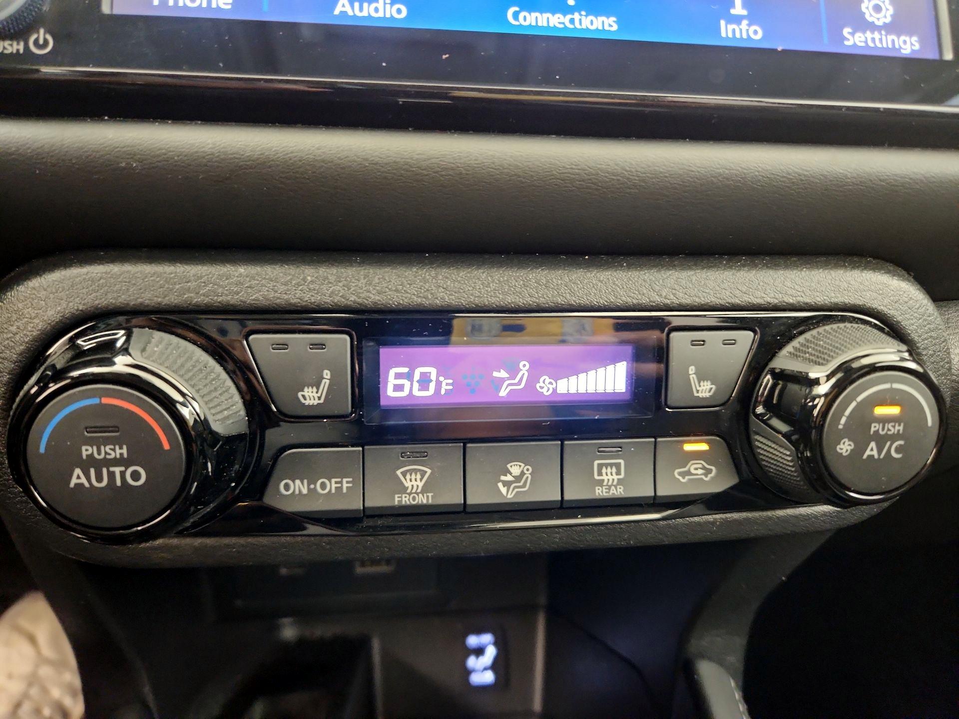 Thumbnail: 2021 Nissan Kicks - 16