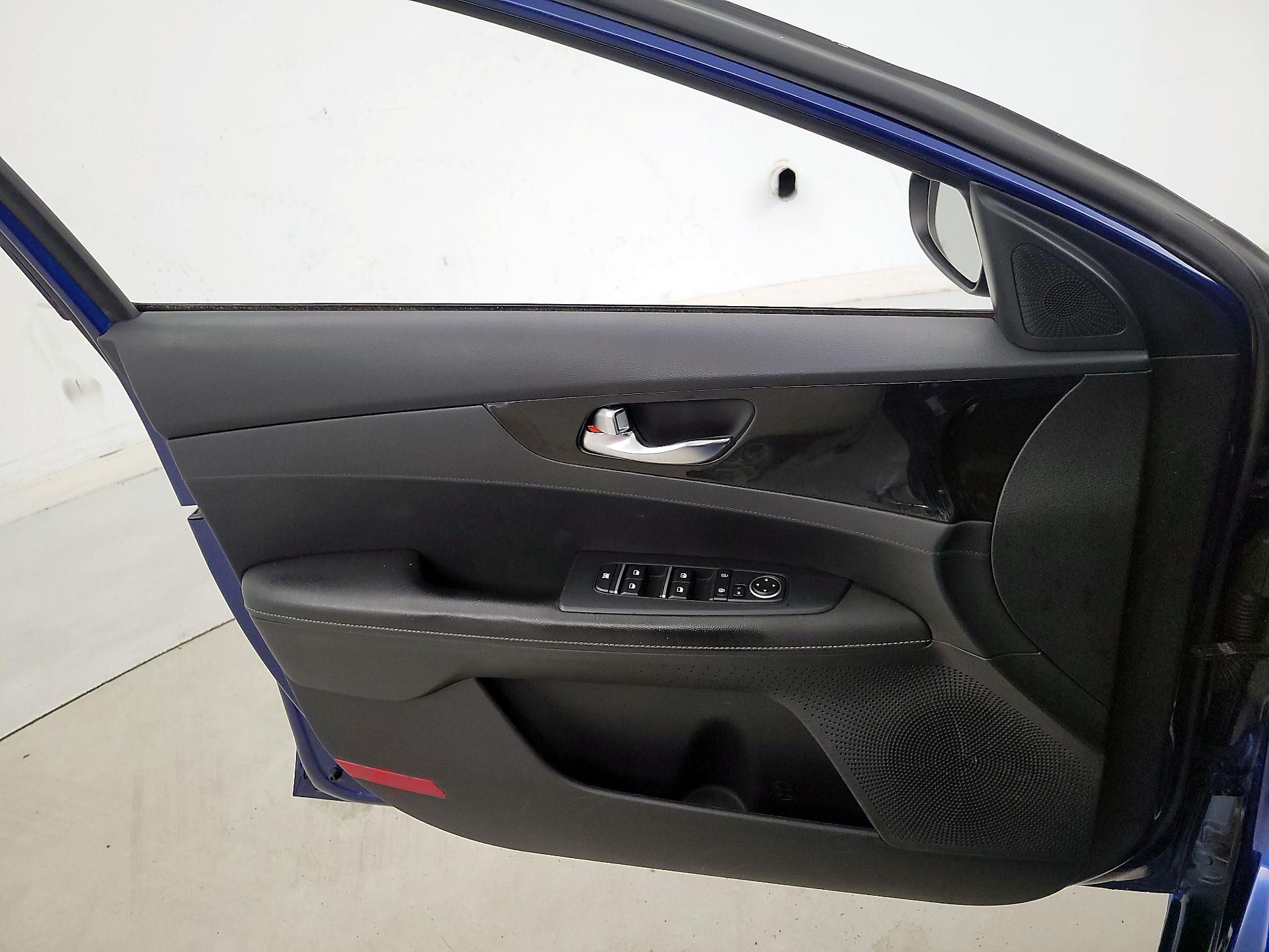 Thumbnail: 2019 Kia Forte - 12