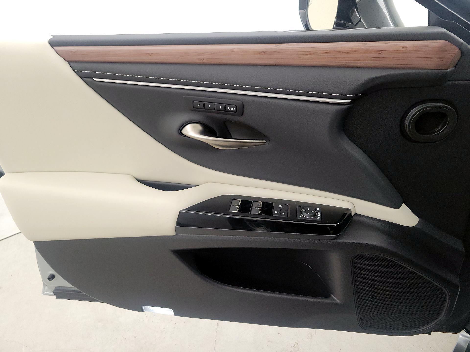 Thumbnail: 2024 Lexus ES - 12