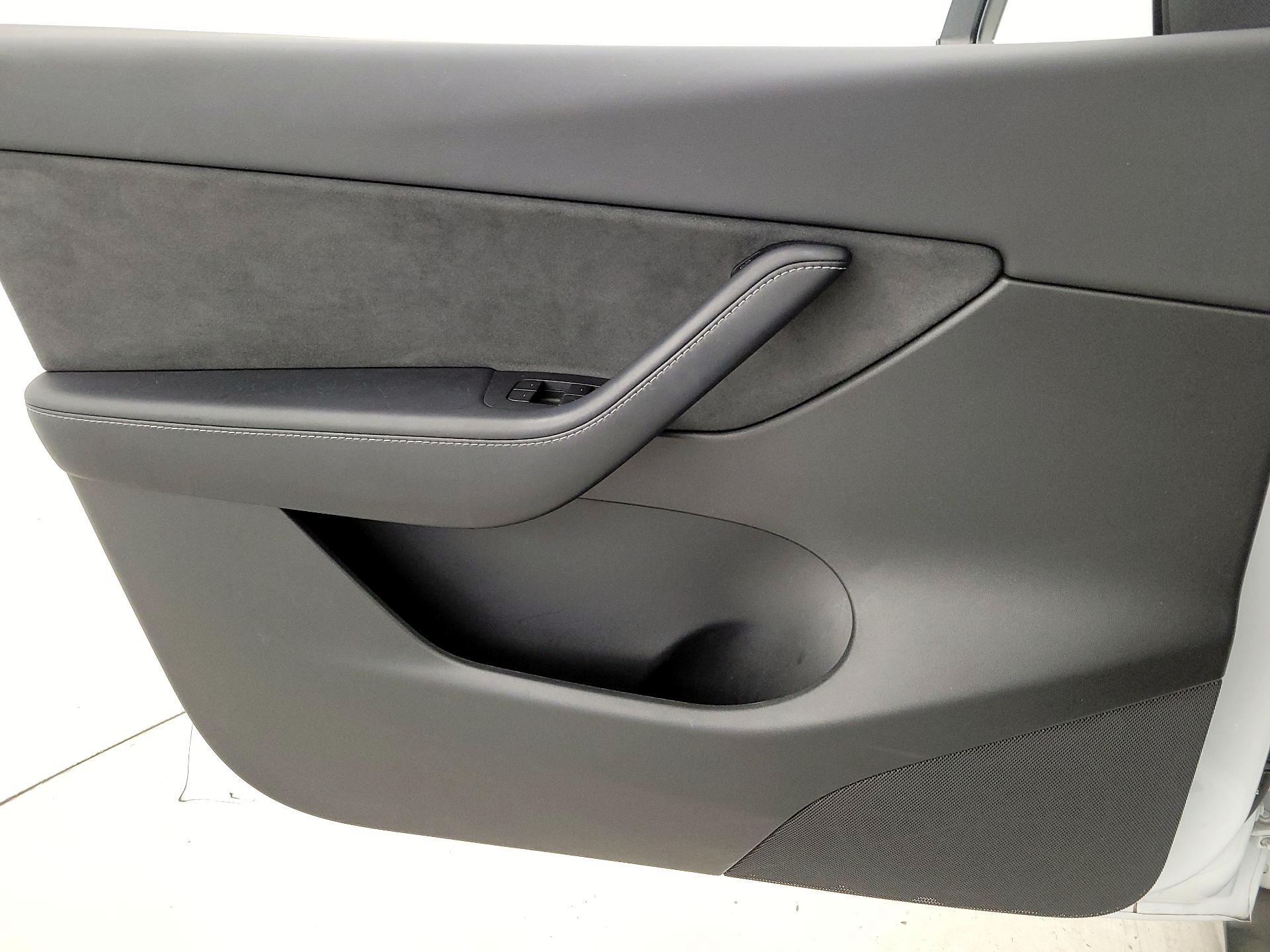 Thumbnail: 2022 Tesla Model Y - 12